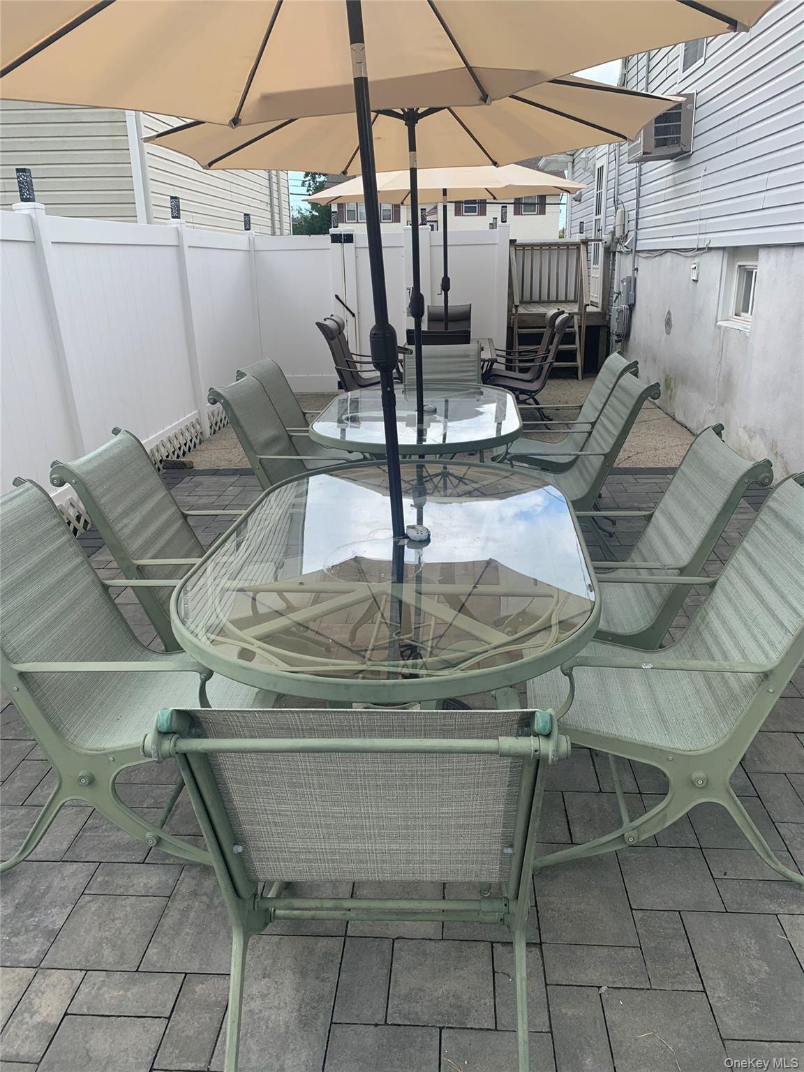 46 Knoll Street, Lindenhurst, NY 11757