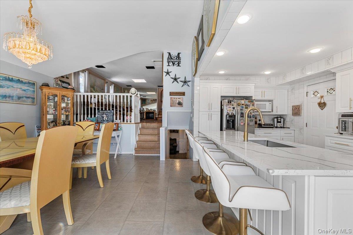 46 Knoll Street, Lindenhurst, NY 11757