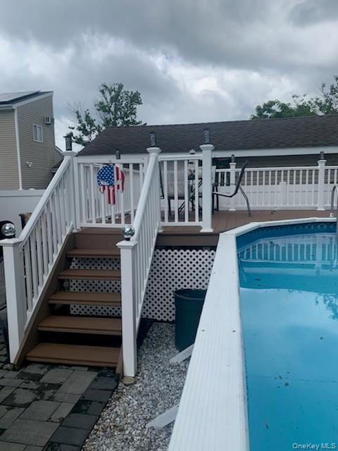 46 Knoll Street, Lindenhurst, NY 11757