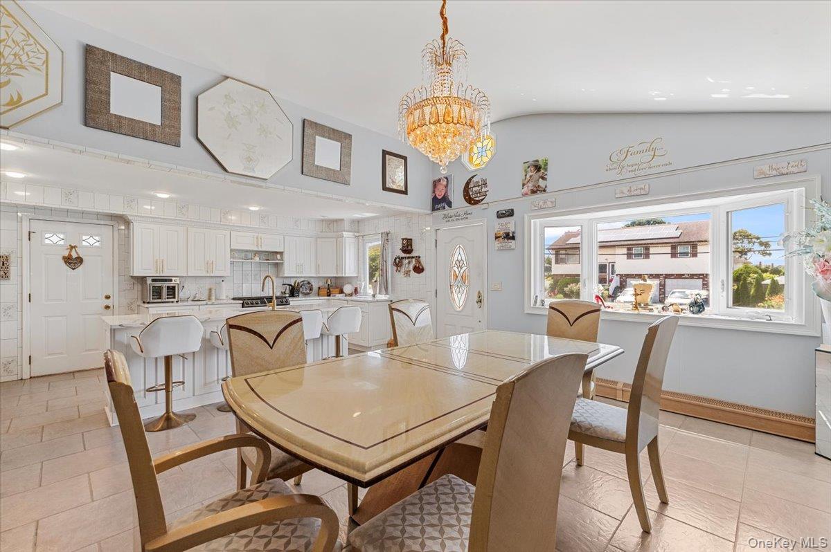 46 Knoll Street, Lindenhurst, NY 11757