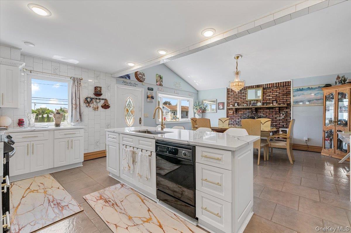 46 Knoll Street, Lindenhurst, NY 11757