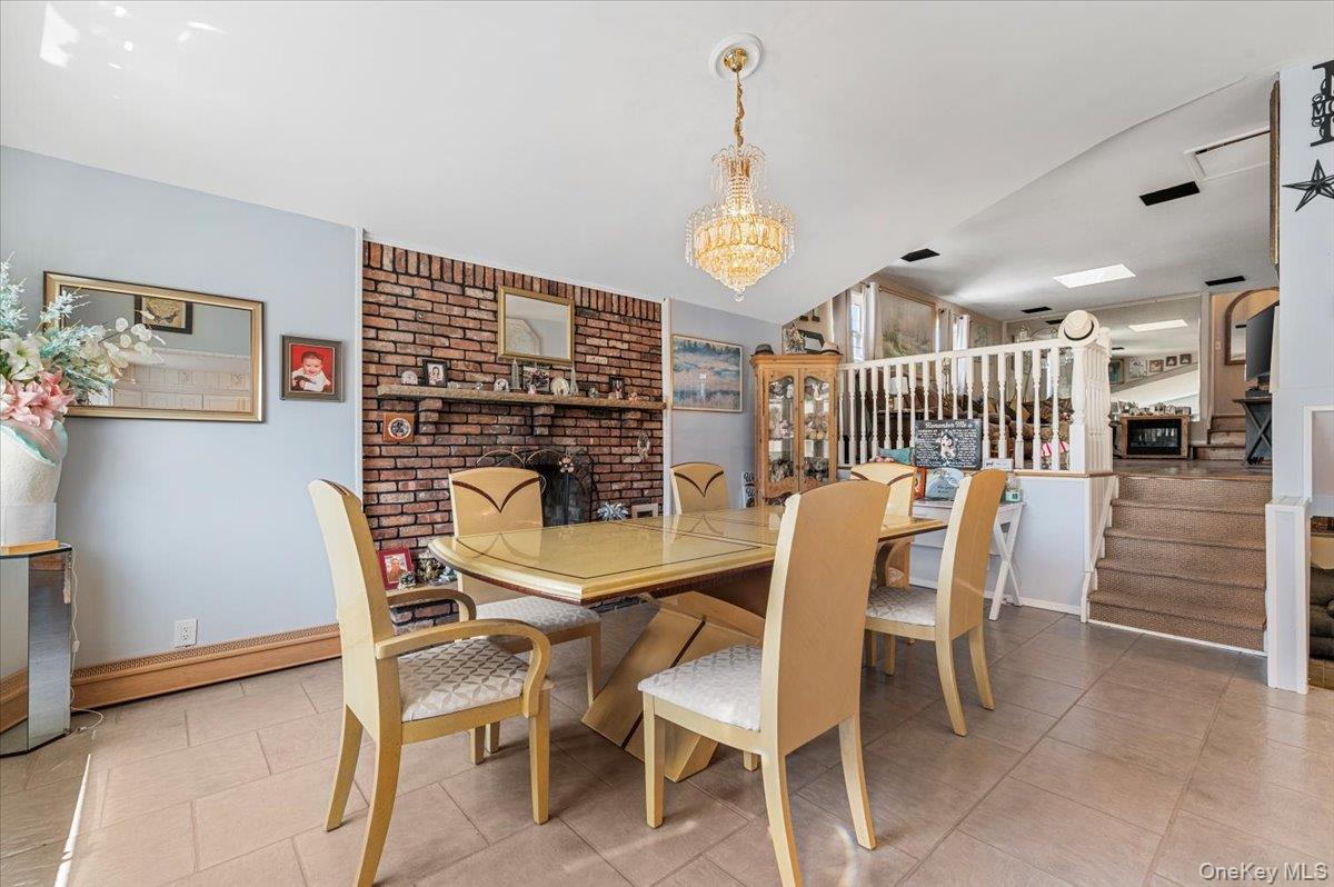 46 Knoll Street, Lindenhurst, NY 11757