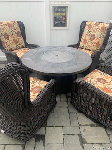 46 Knoll Street, Lindenhurst, NY 11757