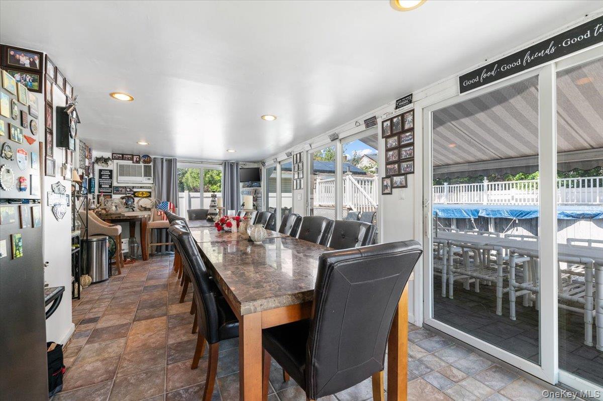 46 Knoll Street, Lindenhurst, NY 11757