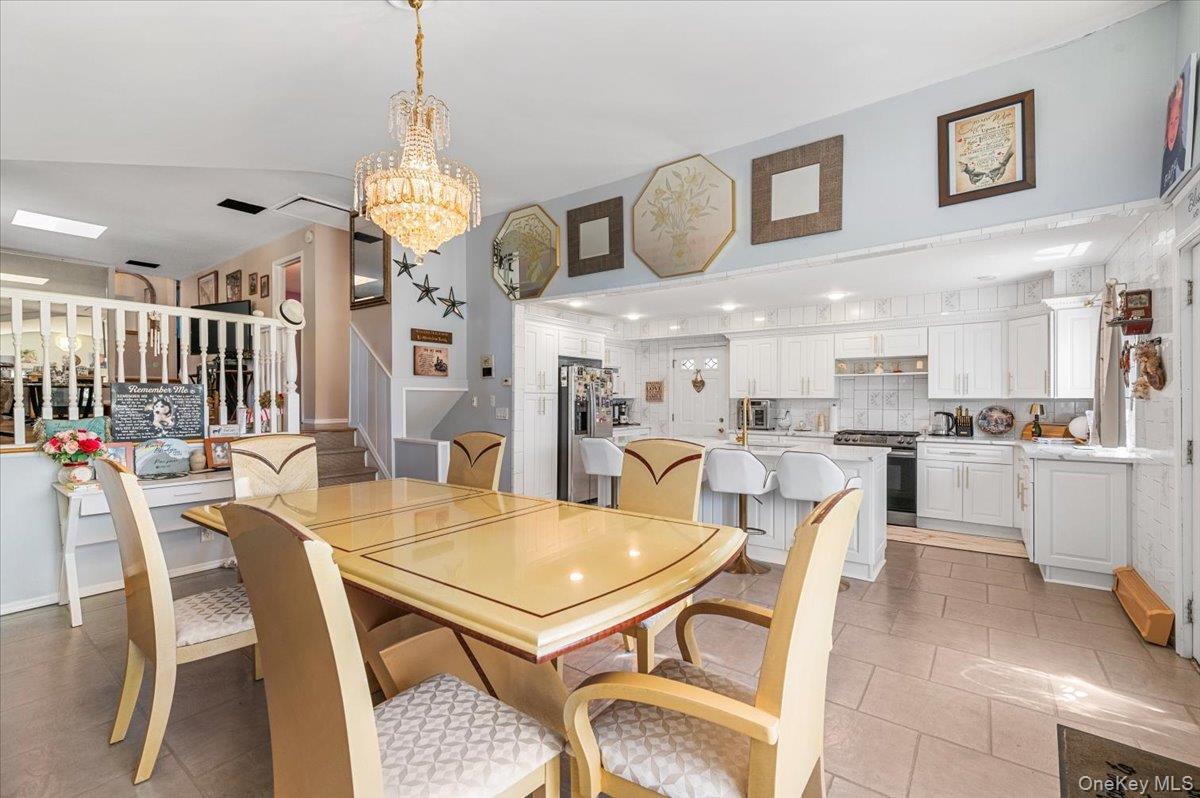 46 Knoll Street, Lindenhurst, NY 11757