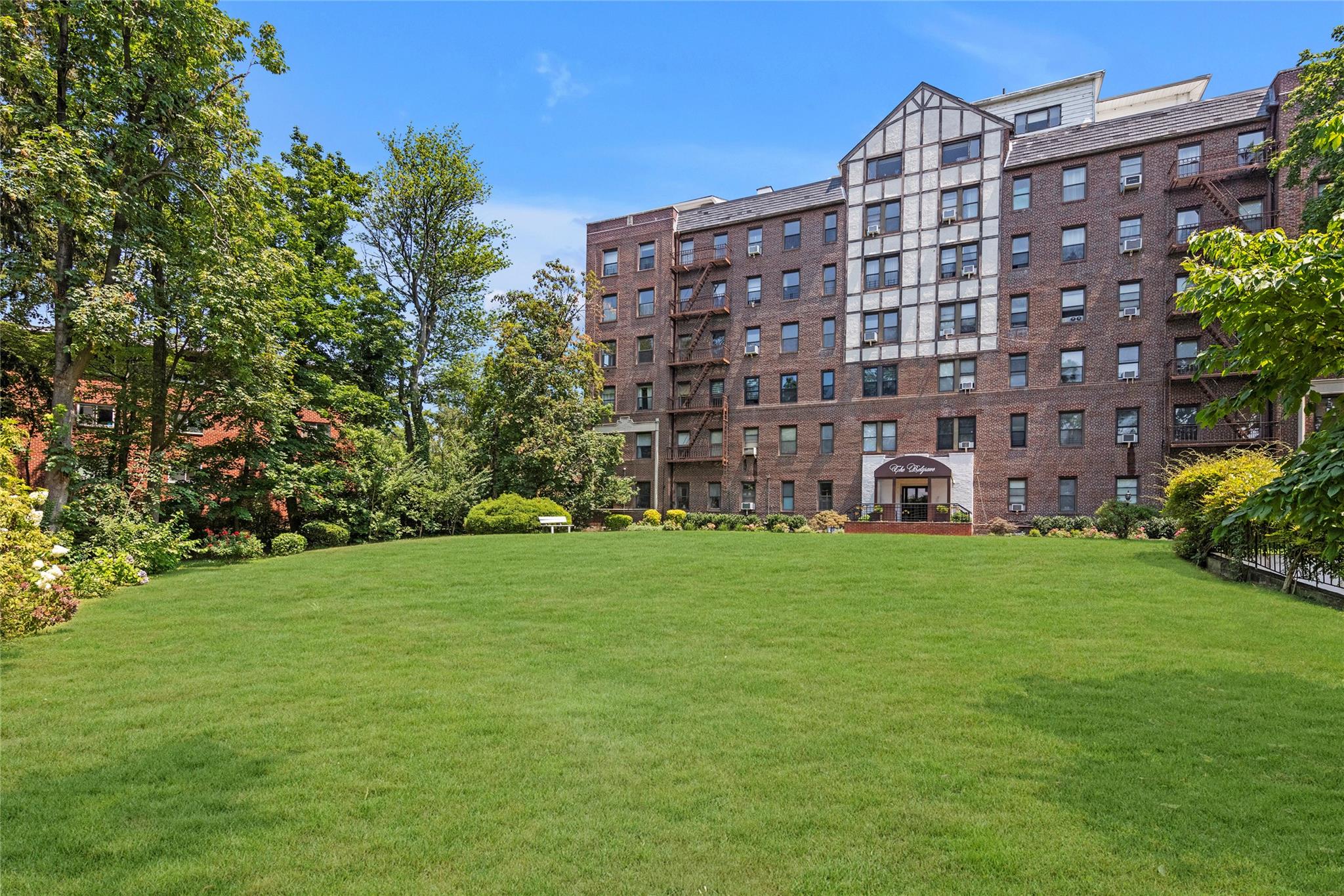 37 Brompton Road # 5D, Great Neck, NY 11021