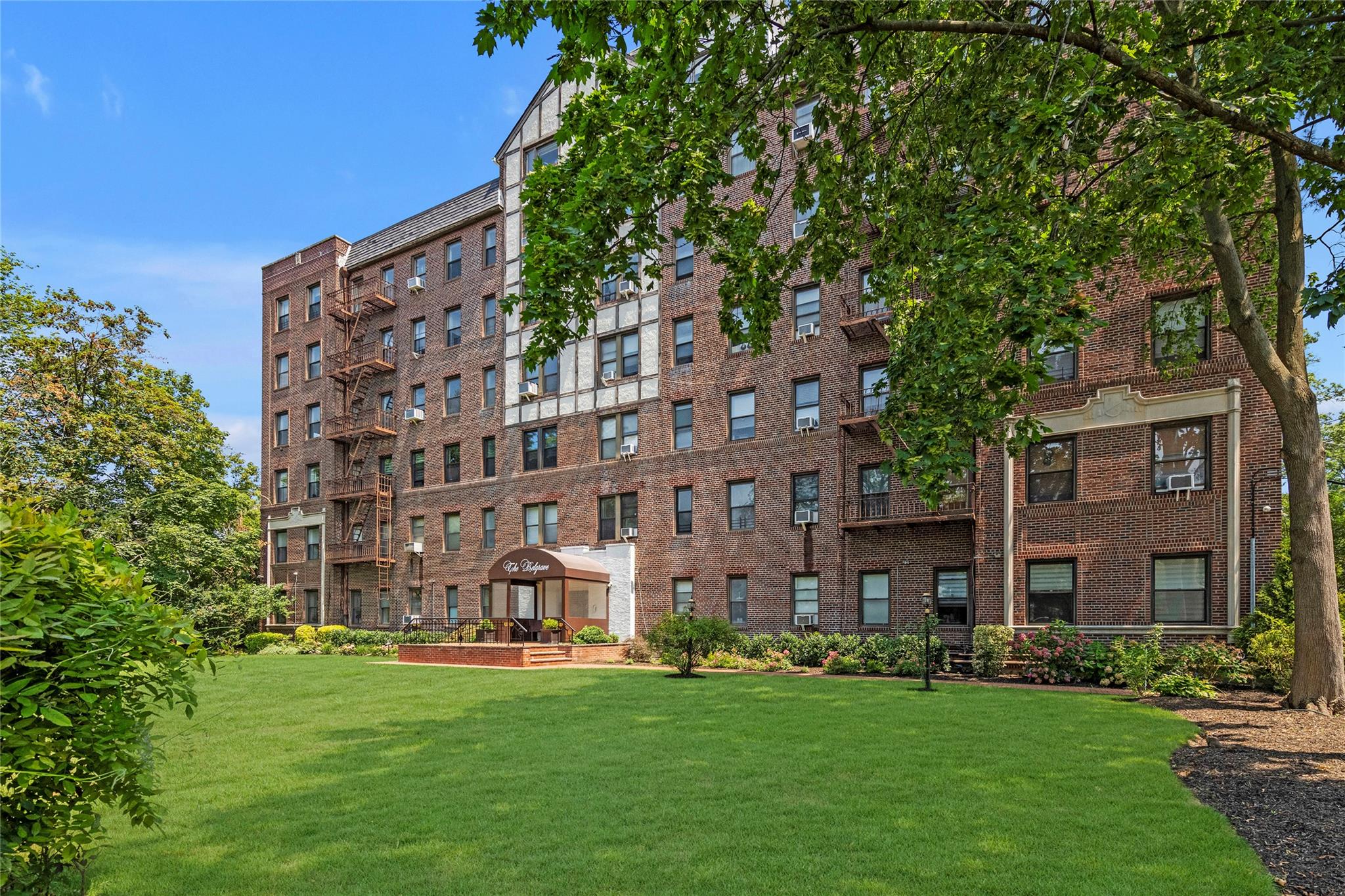 37 Brompton Road # 5D, Great Neck, NY 11021