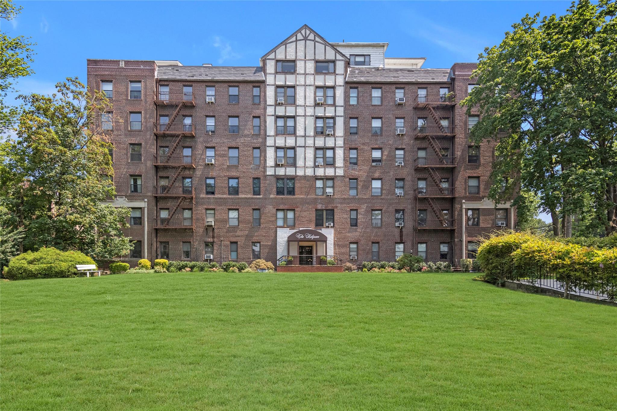 37 Brompton Road # 5D, Great Neck, NY 11022