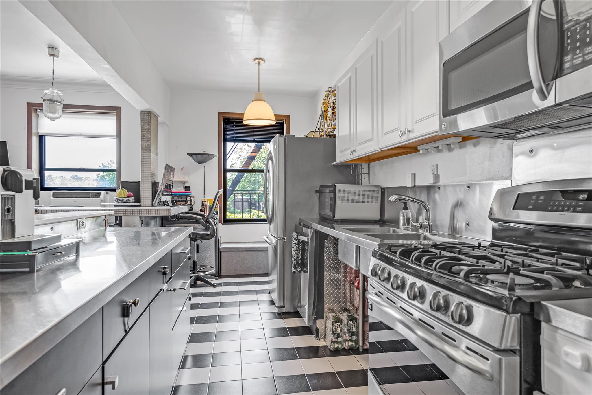 37 Brompton Road # 5D, Great Neck, NY 11021