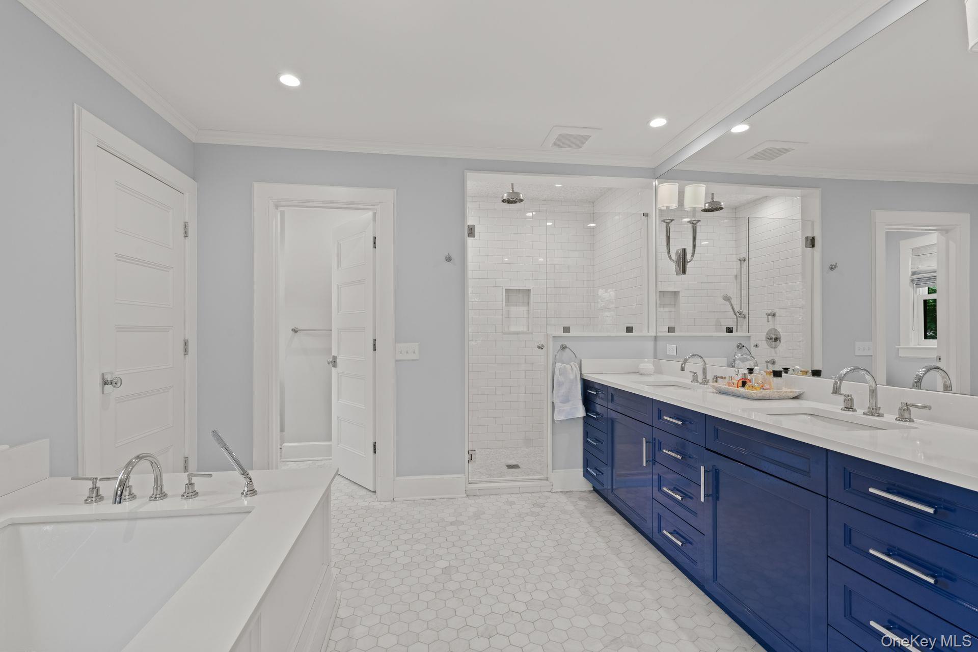 86 Lafayette Avenue, Sea Cliff, NY 11579