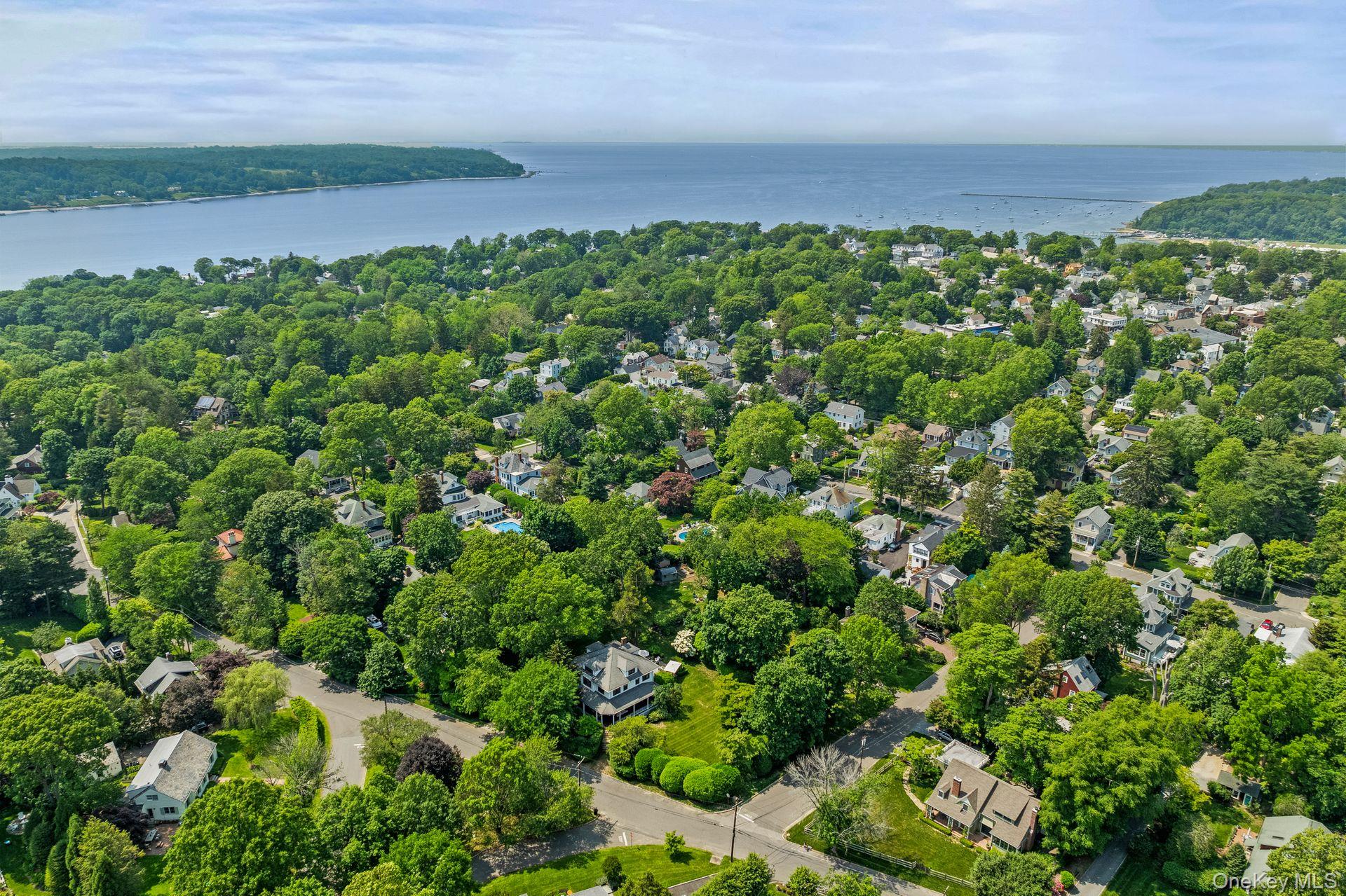 86 Lafayette Avenue, Sea Cliff, NY 11579