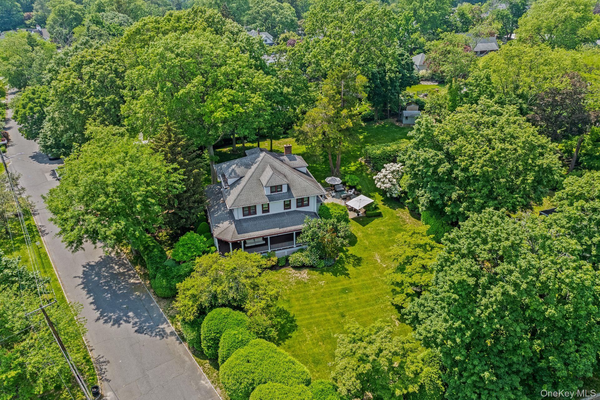 86 Lafayette Avenue, Sea Cliff, NY 11579