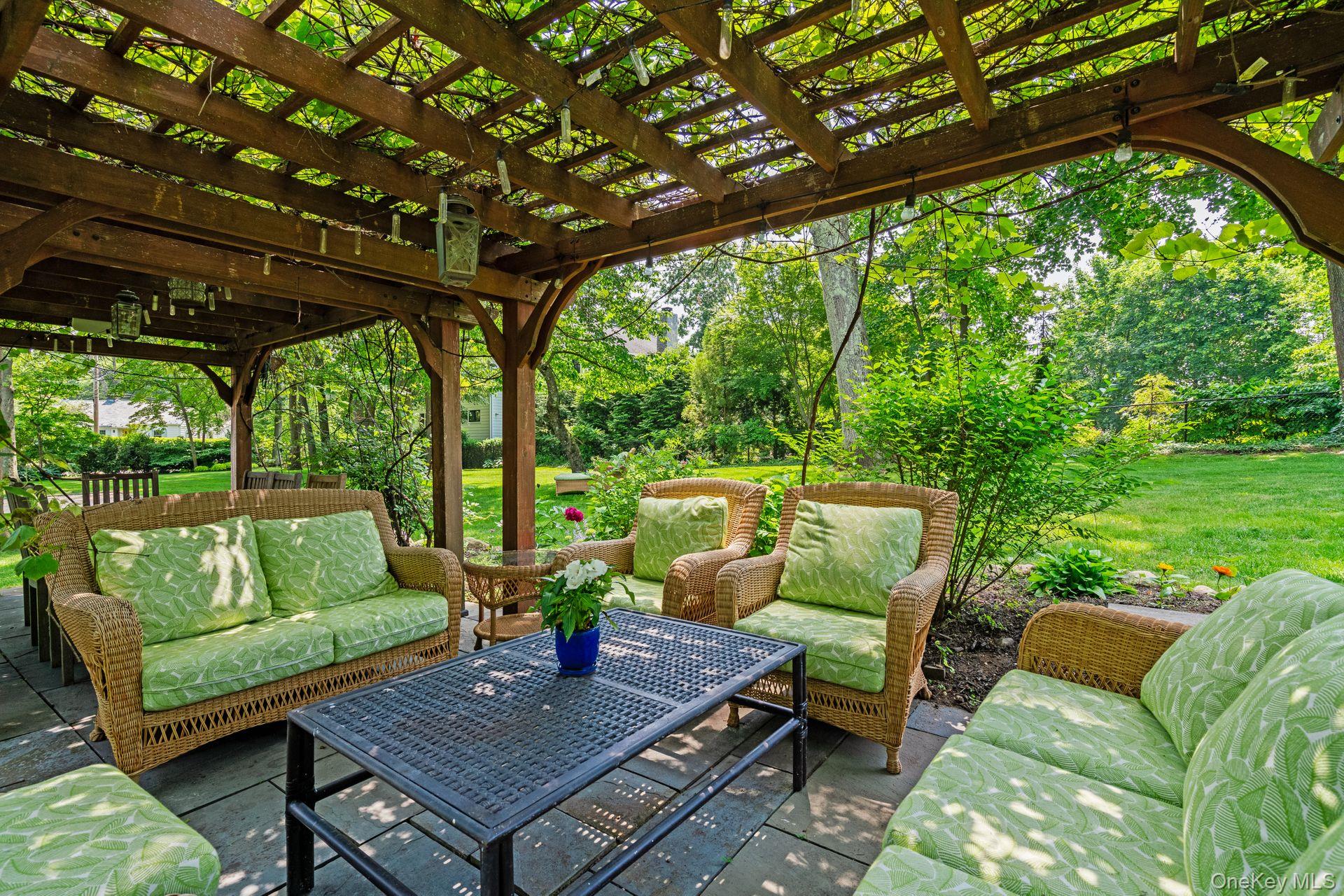 86 Lafayette Avenue, Sea Cliff, NY 11579