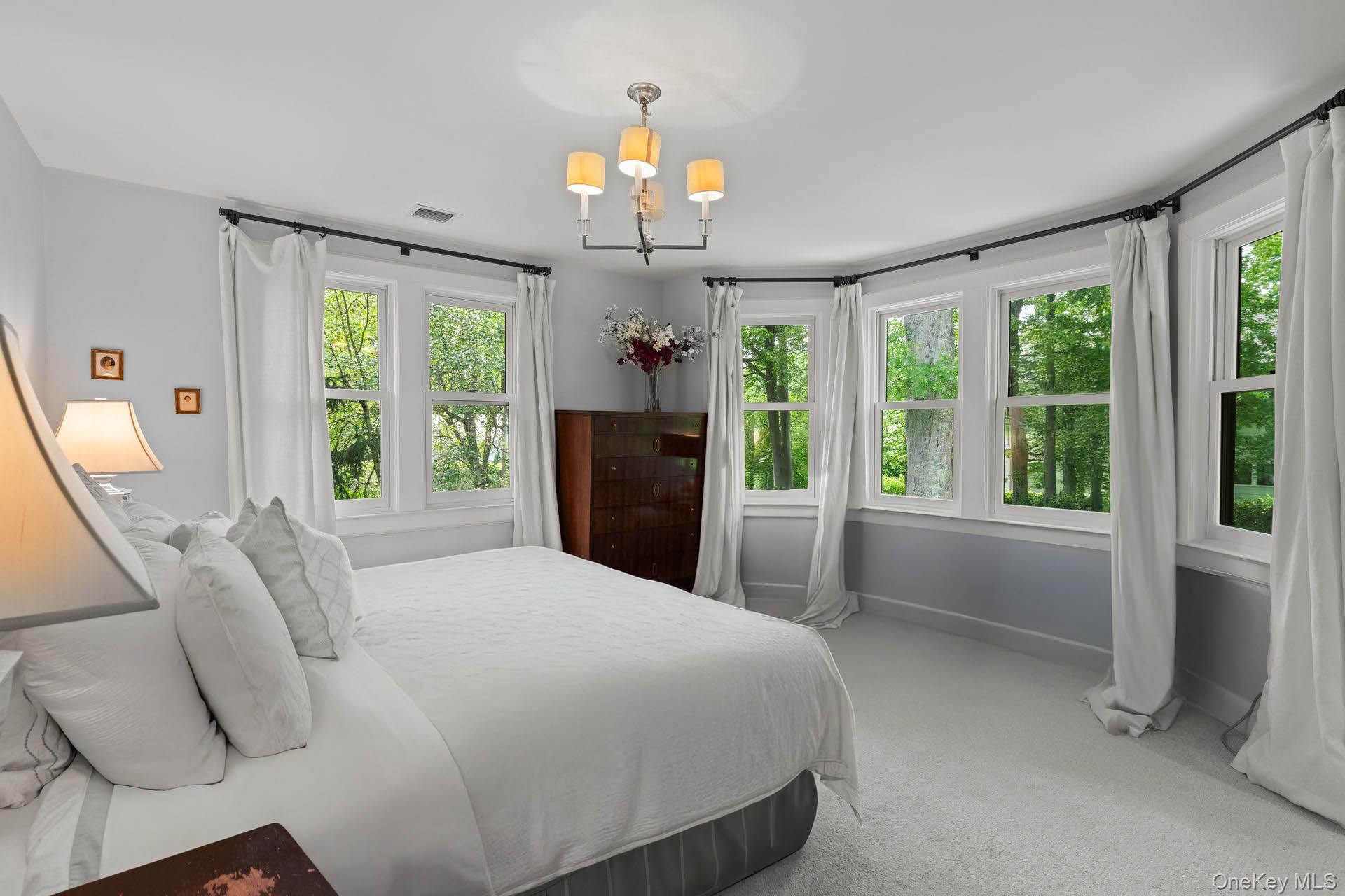 86 Lafayette Avenue, Sea Cliff, NY 11579