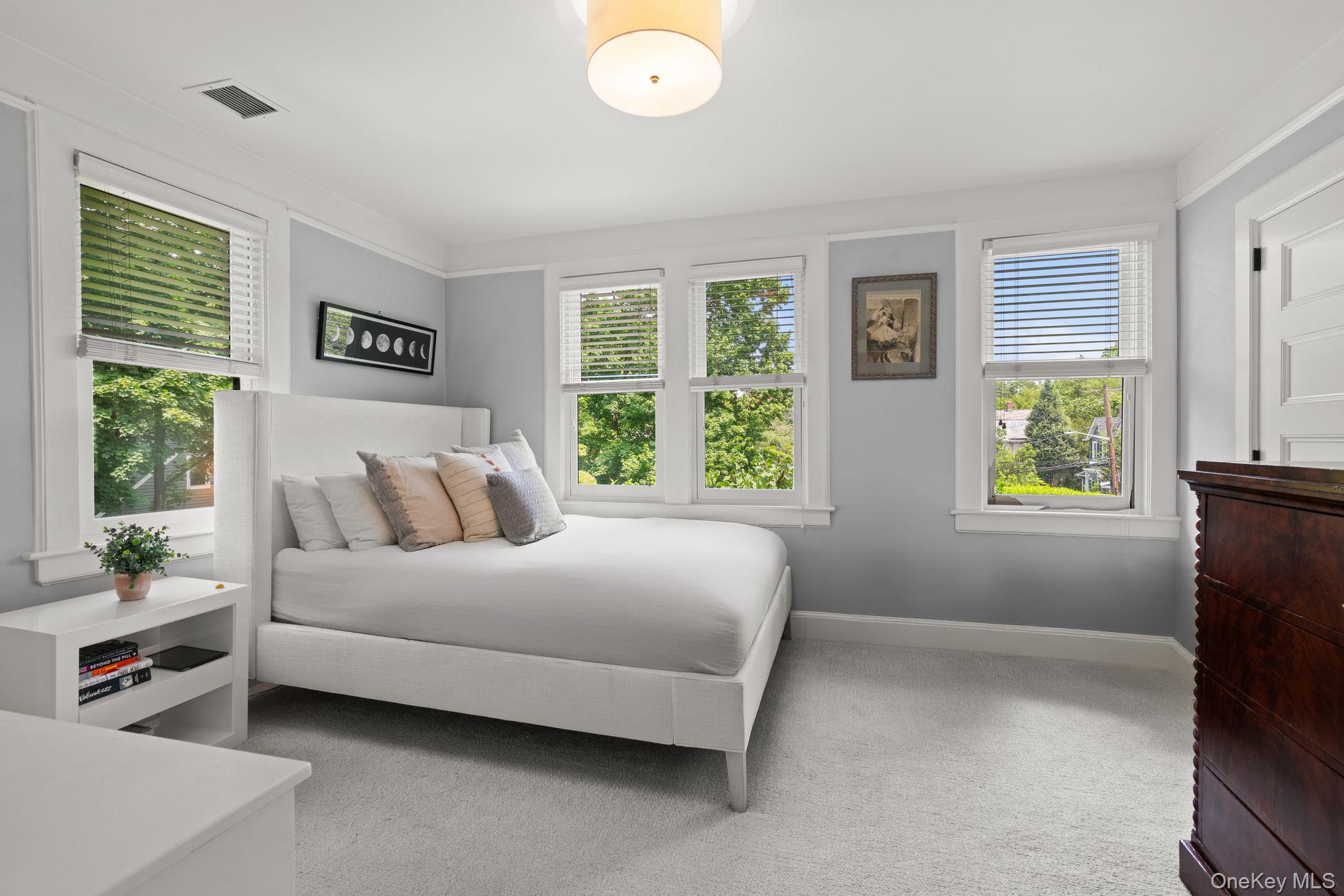 86 Lafayette Avenue, Sea Cliff, NY 11579