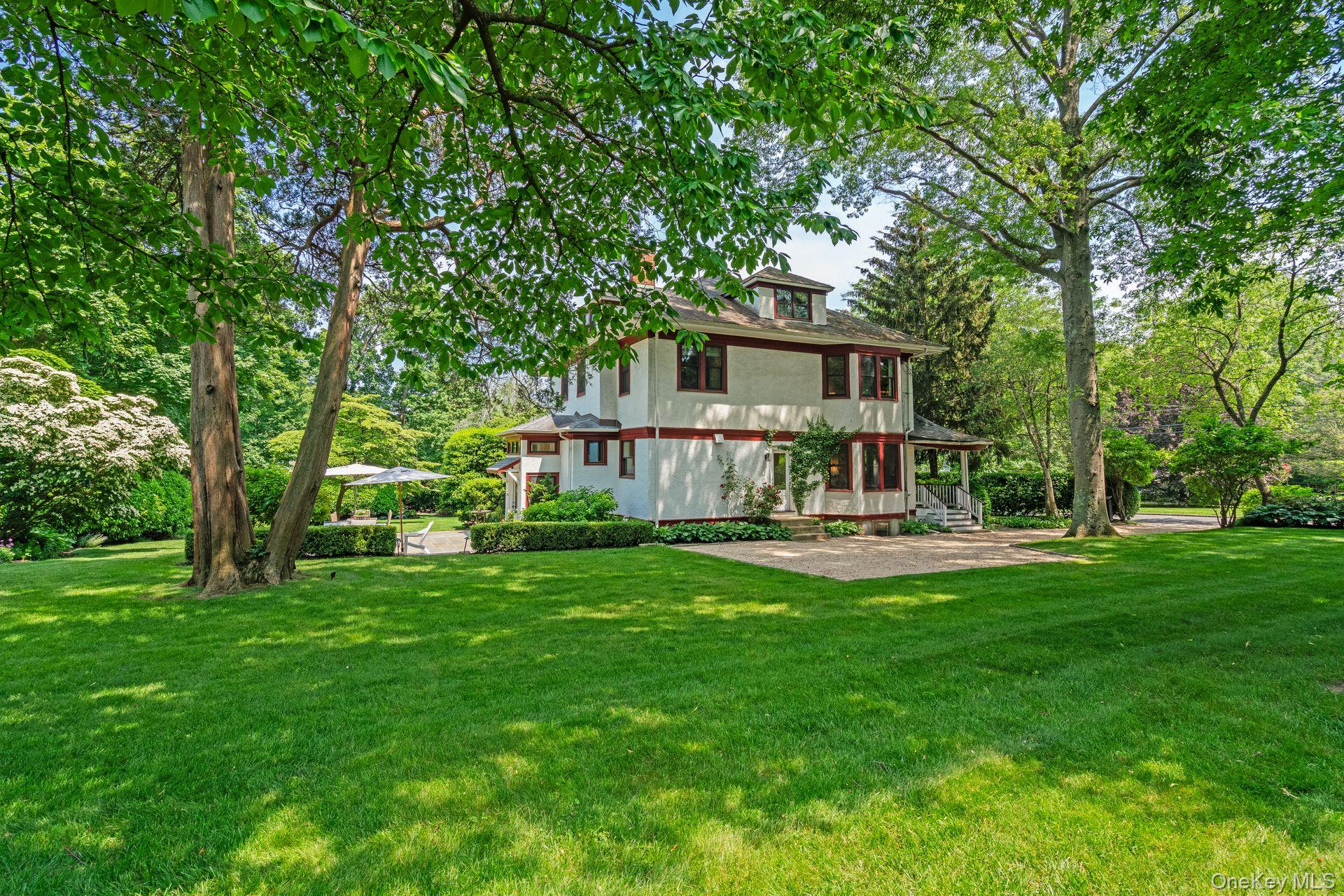 86 Lafayette Avenue, Sea Cliff, NY 11579