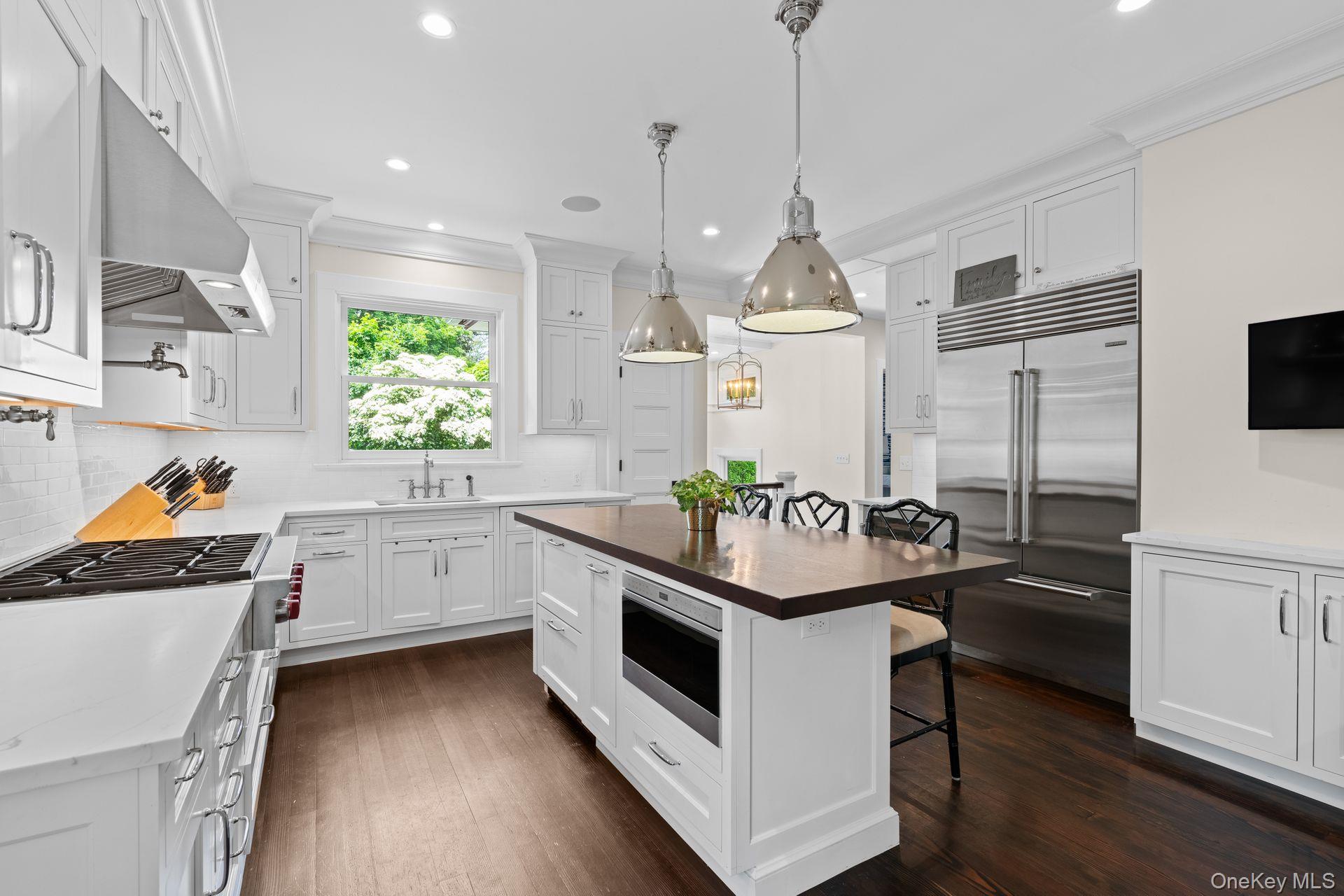 86 Lafayette Avenue, Sea Cliff, NY 11579