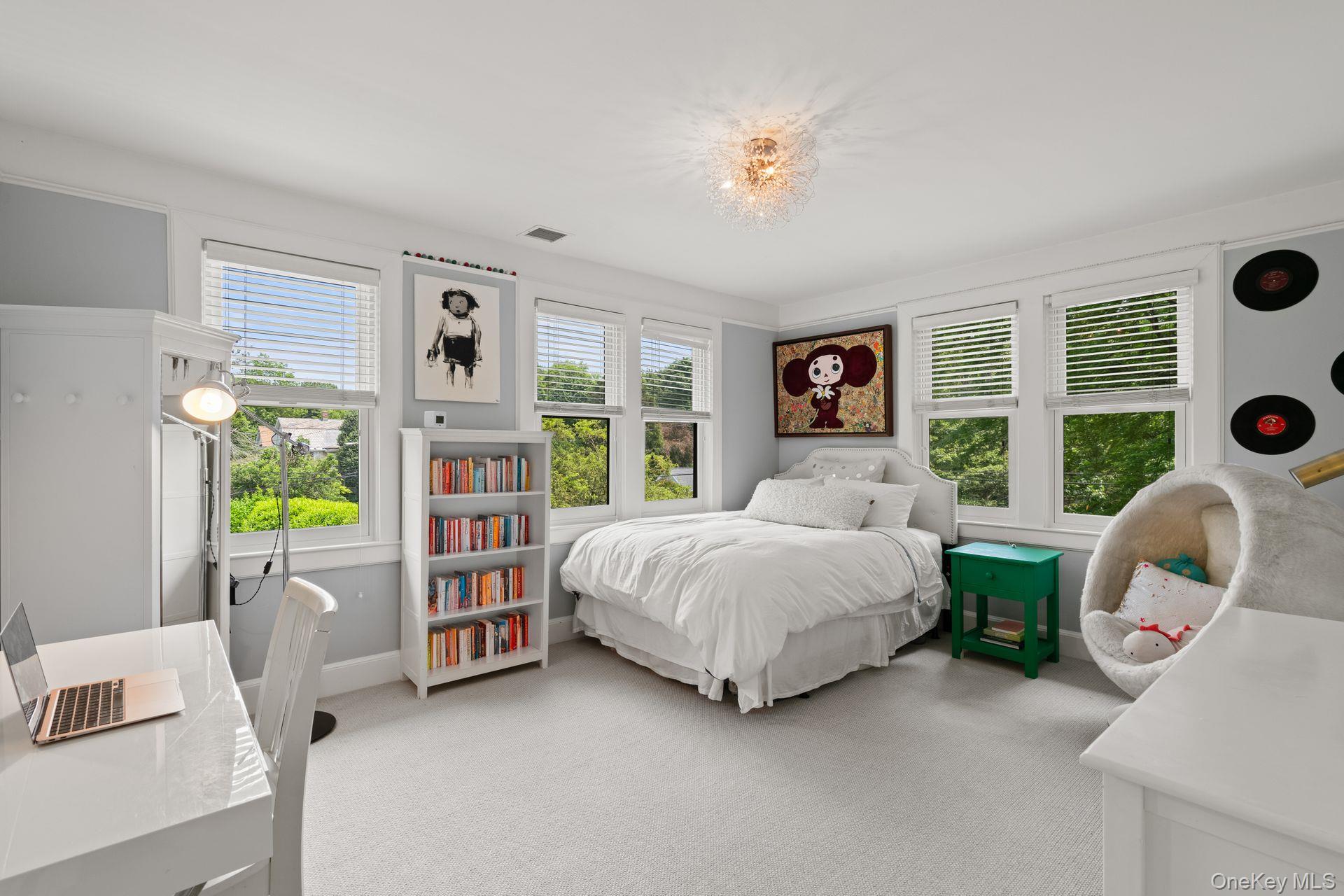 86 Lafayette Avenue, Sea Cliff, NY 11579