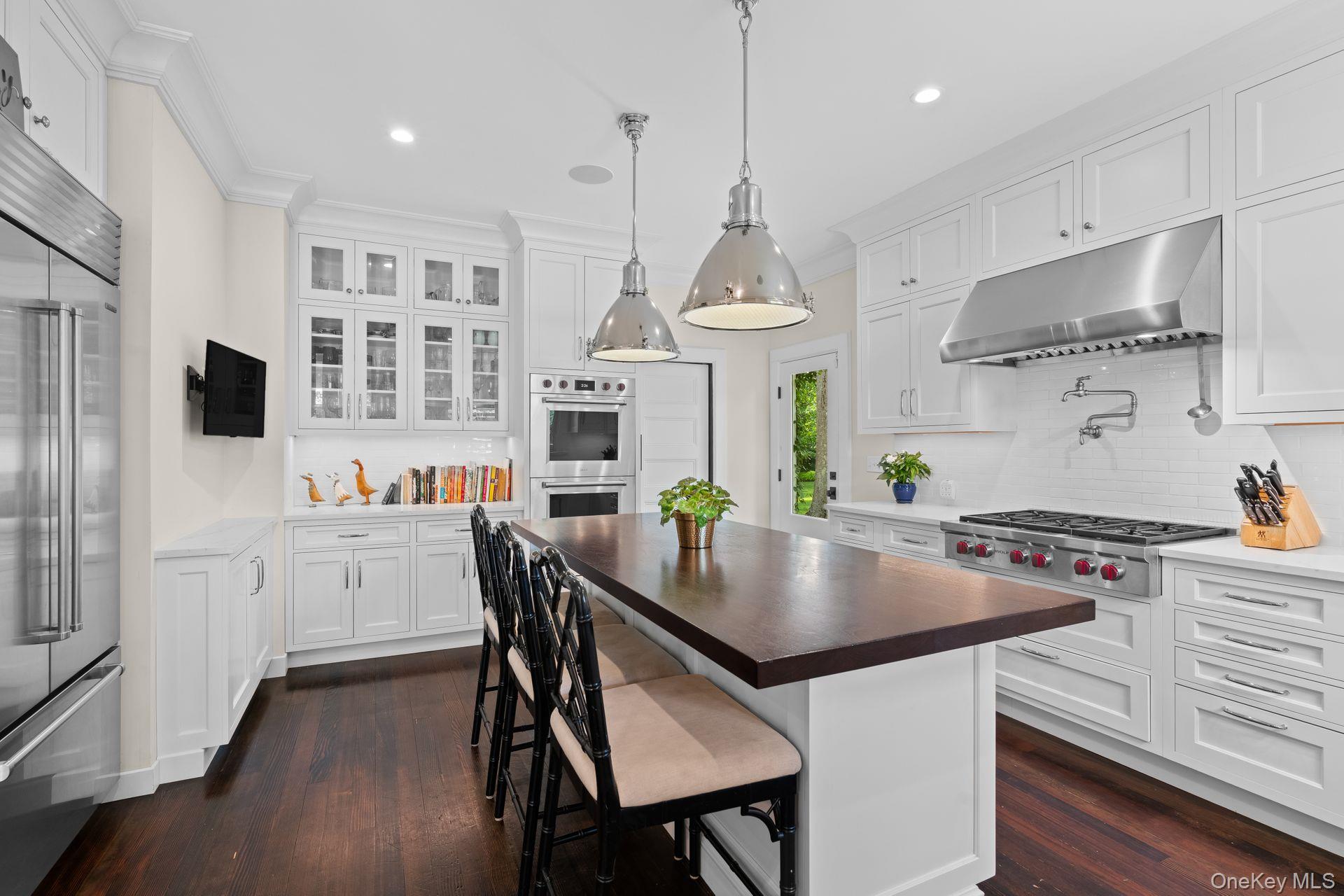 86 Lafayette Avenue, Sea Cliff, NY 11579