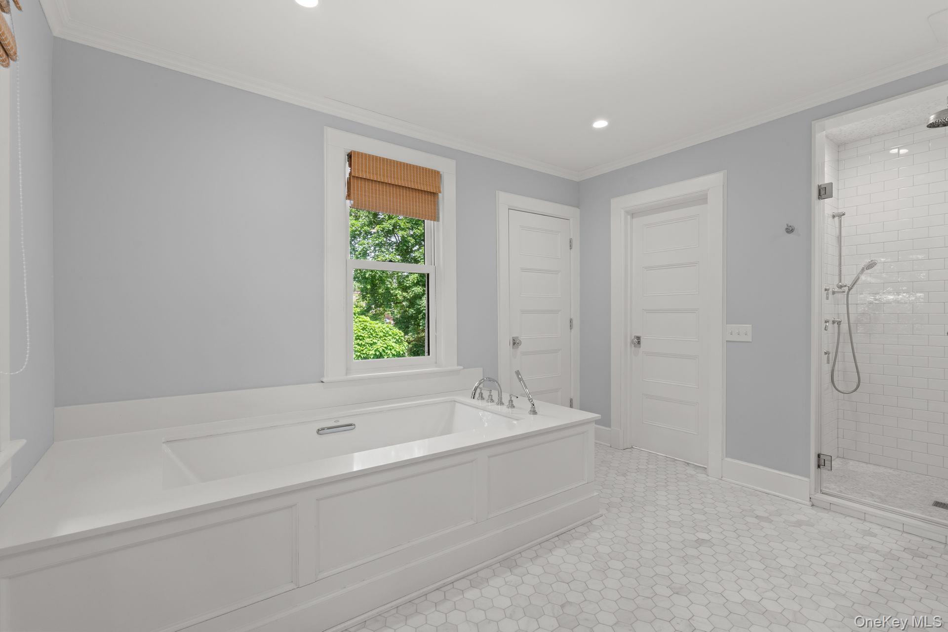 86 Lafayette Avenue, Sea Cliff, NY 11579