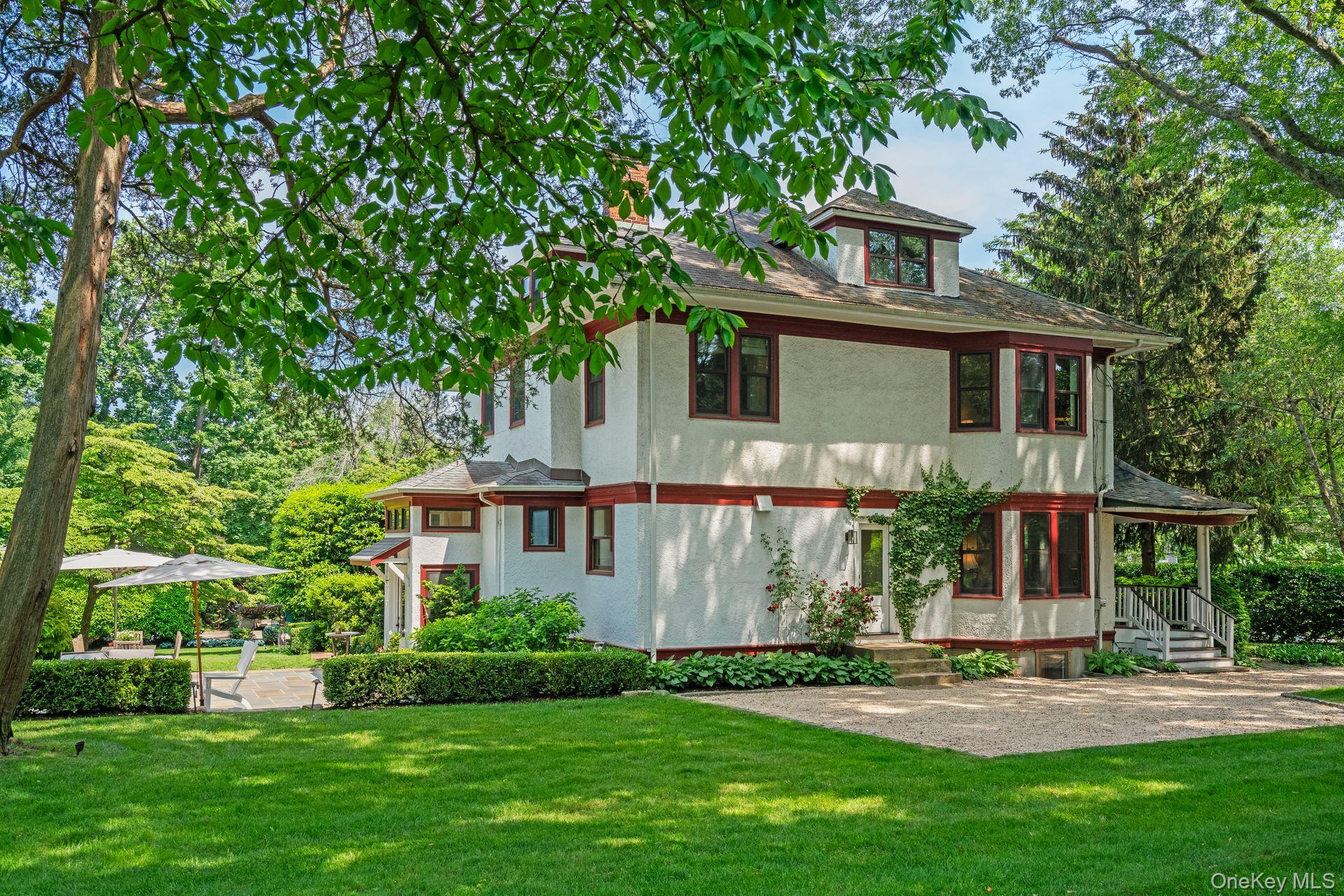 86 Lafayette Avenue, Sea Cliff, NY 11579