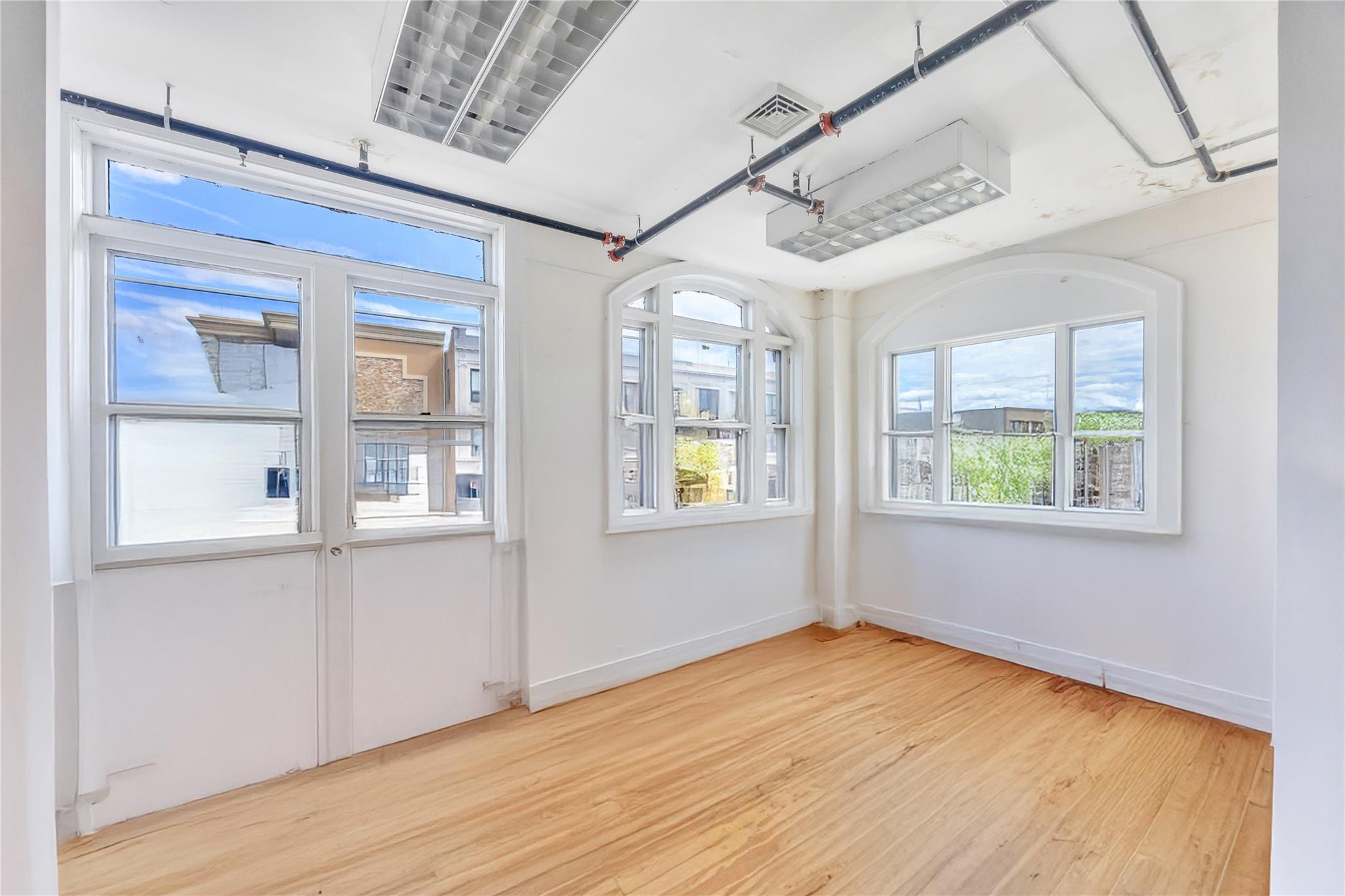 184 Sunrise Highway # 182, Rockville Centre, NY 11570