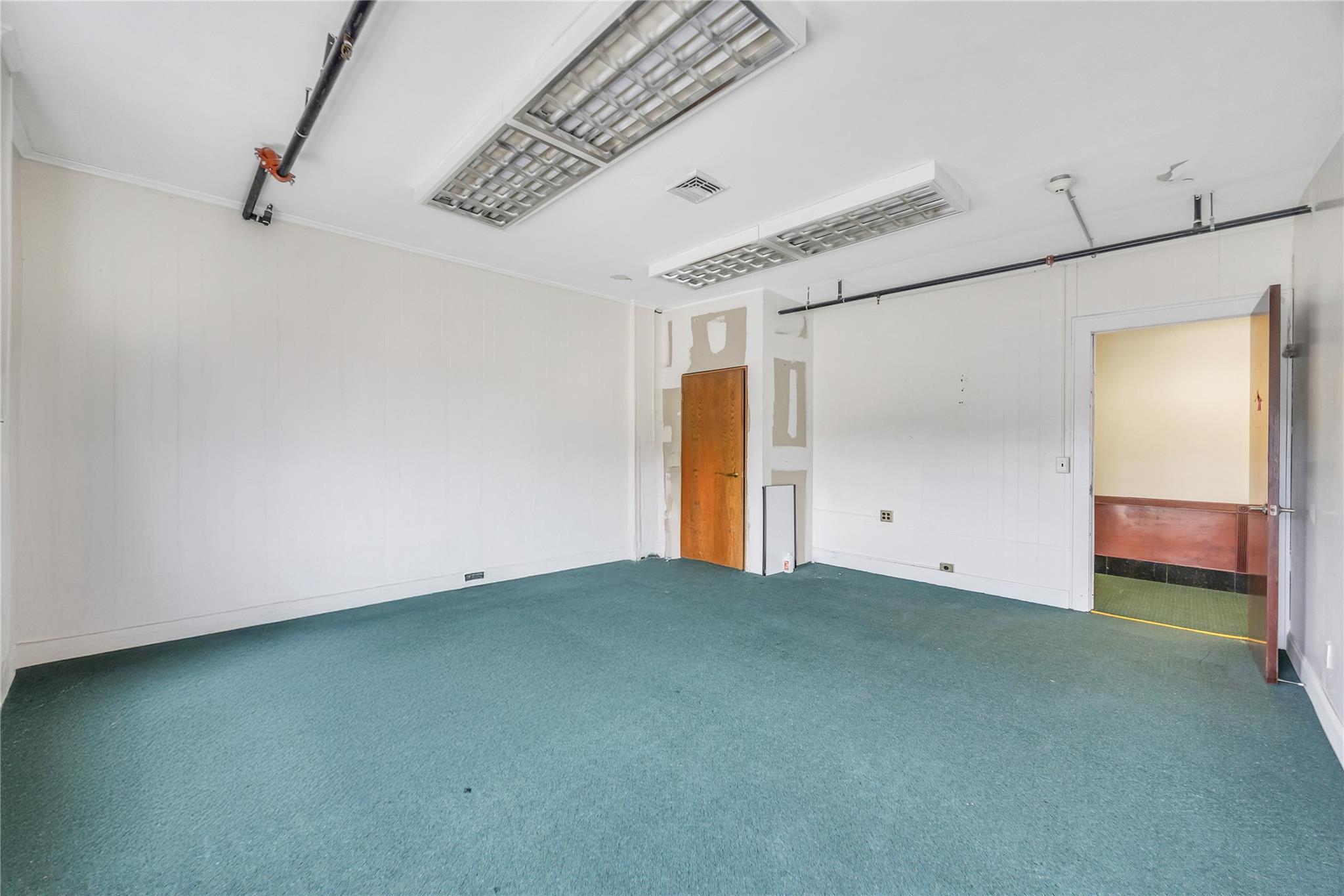 184 Sunrise Highway # 182, Rockville Centre, NY 11570