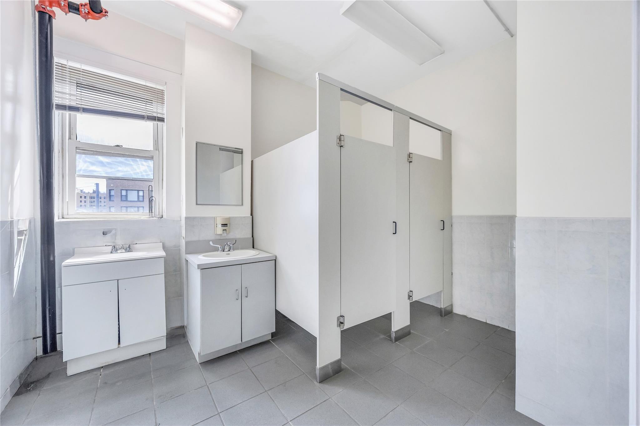 184 Sunrise Highway # 182, Rockville Centre, NY 11570