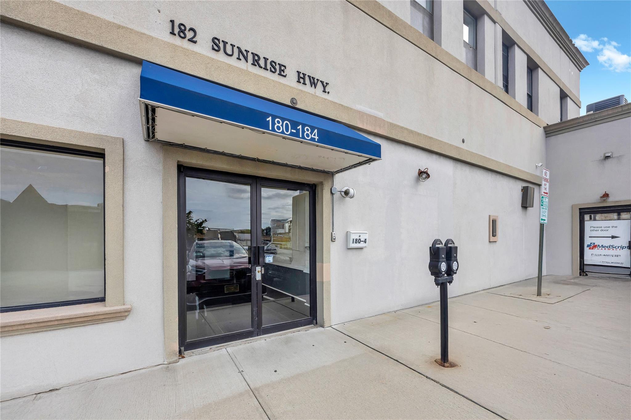 184 Sunrise Highway # 182, Rockville Centre, NY 11570
