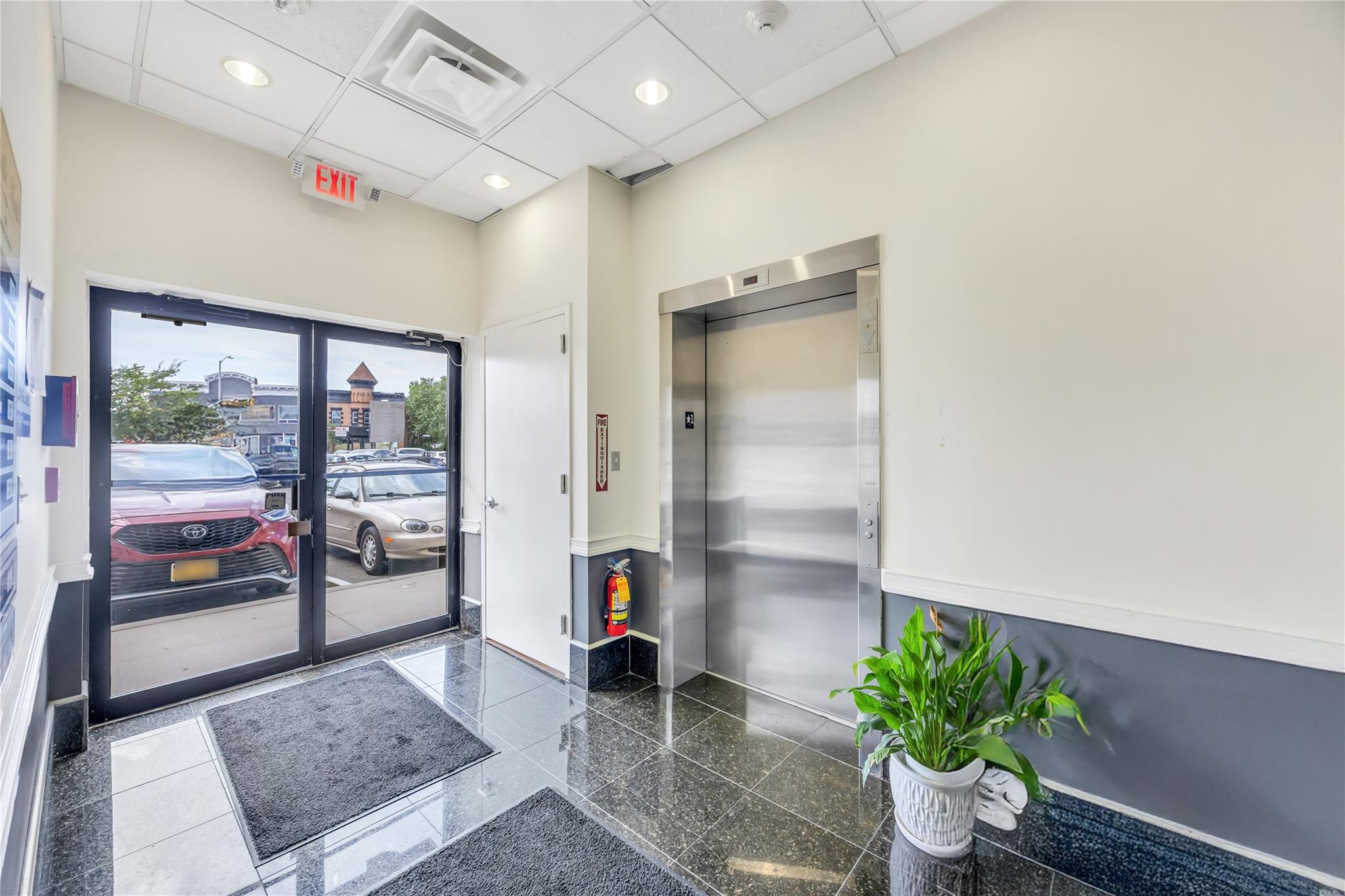 184 Sunrise Highway # 182, Rockville Centre, NY 11570