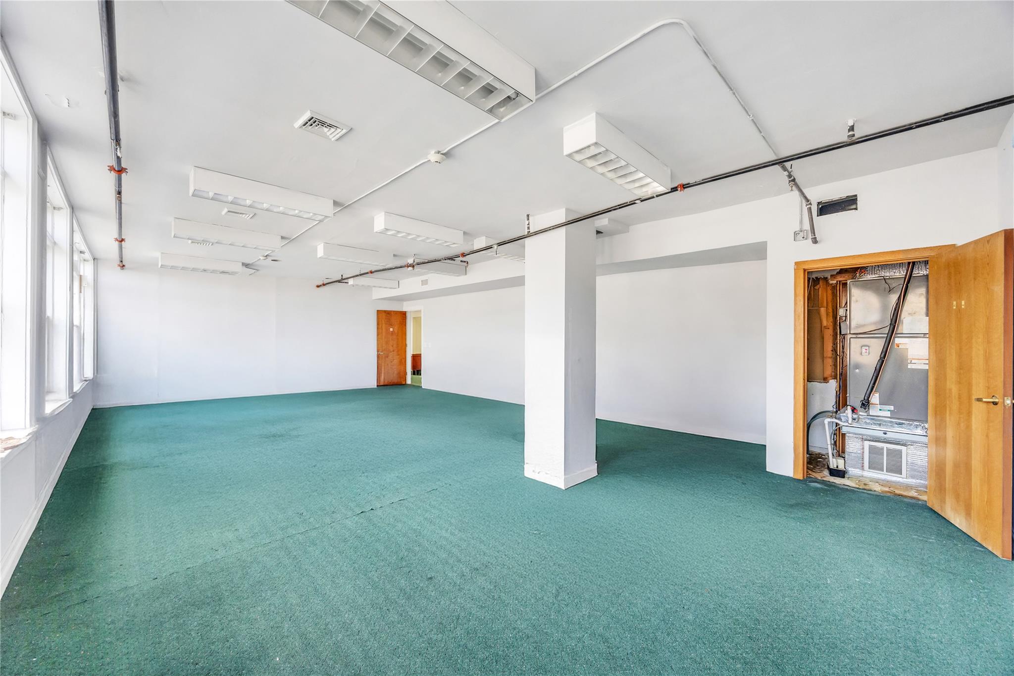 184 Sunrise Highway # 182, Rockville Centre, NY 11570