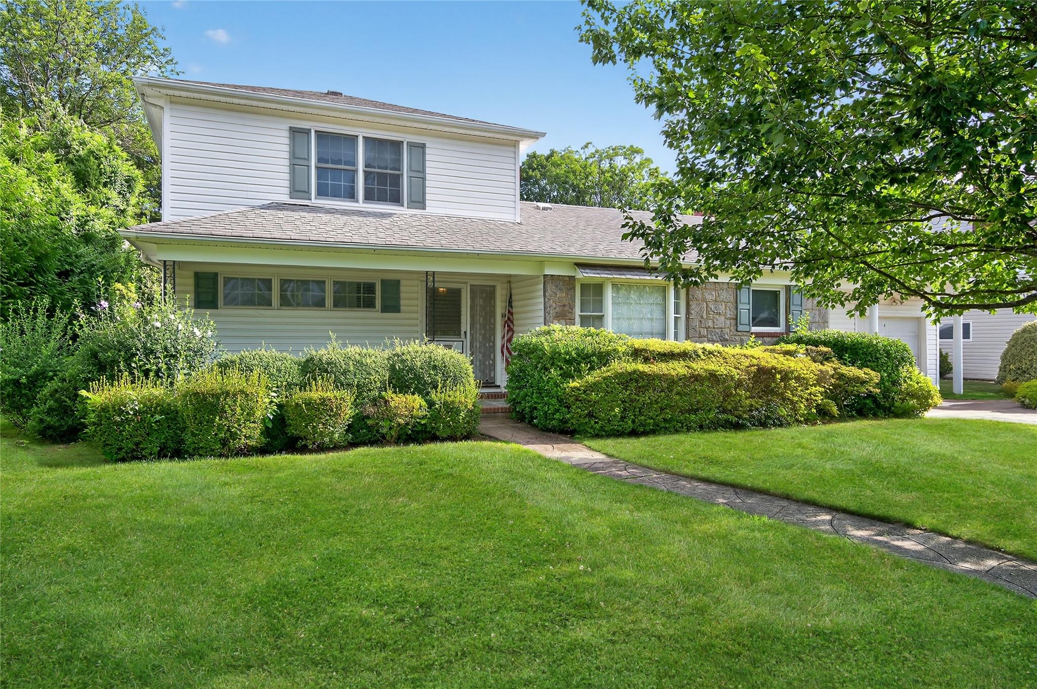 47 Vassar Street, Garden City, NY 11530