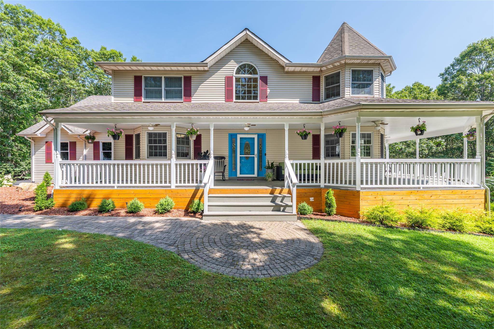 15 Douglas Lane, Manorville, NY 11949