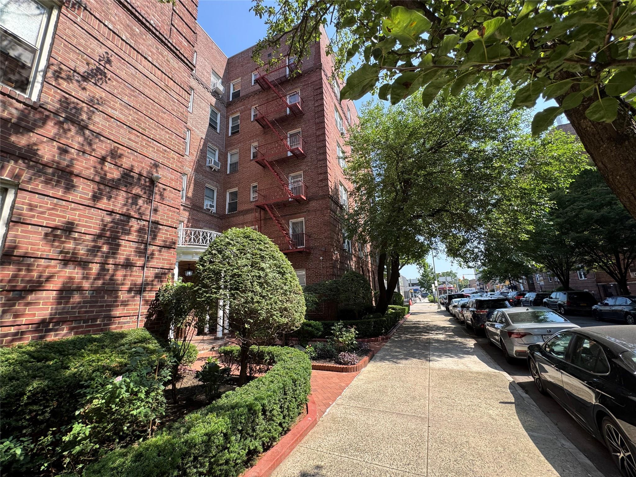 111-39 76 Road # D1, Forest Hills, NY 11375