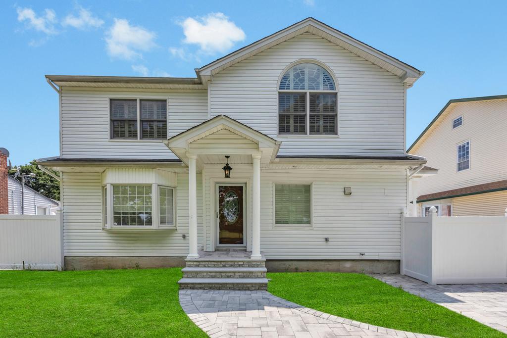 32 Cornell Avenue, Hicksville, NY 11801