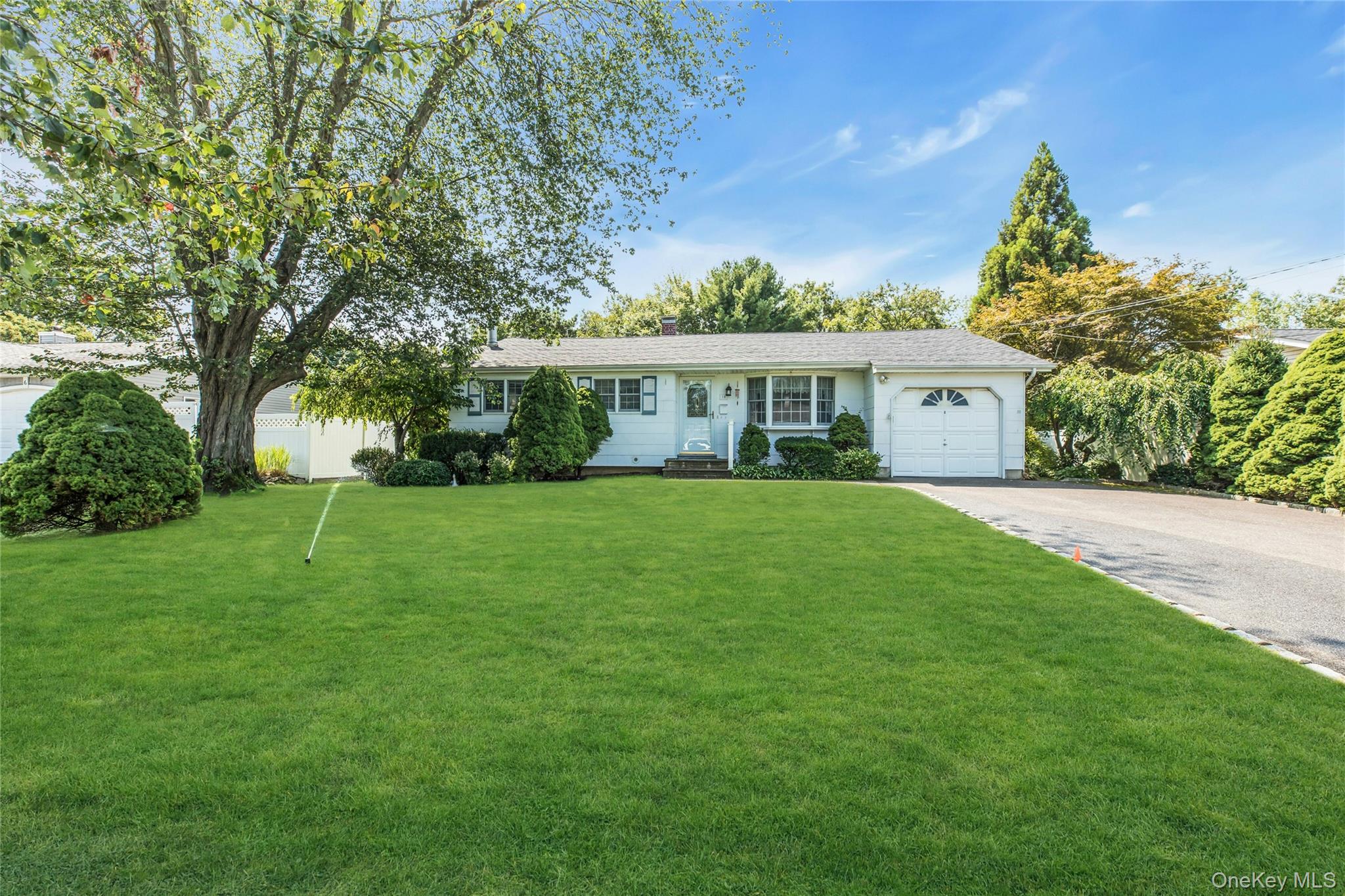 10 Lucille Drive, Sayville, NY 11782