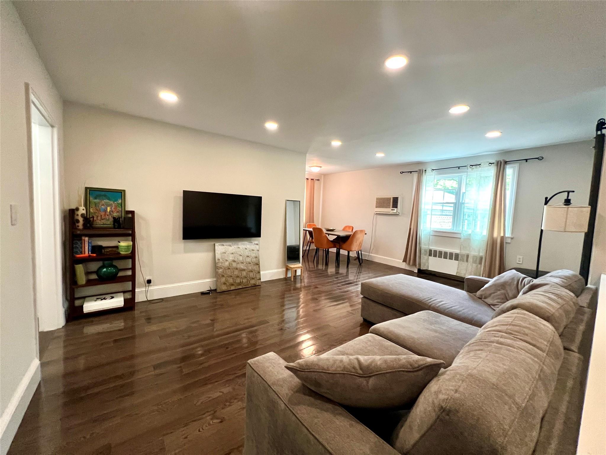 224-33 Kingsbury Avenue # B, Oakland Gardens, NY 11364