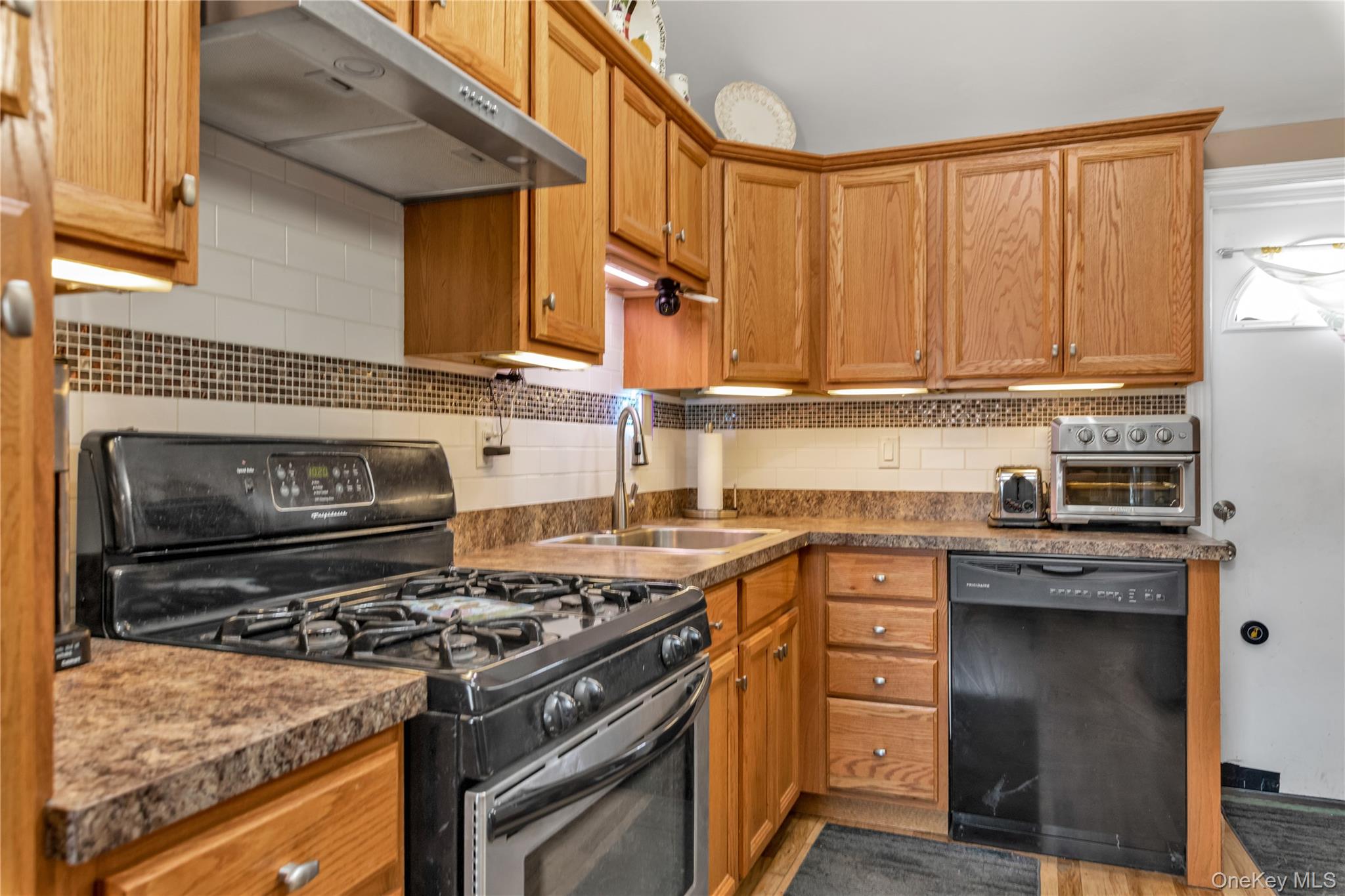 9 Hamilton Avenue, Island Park, NY 11558