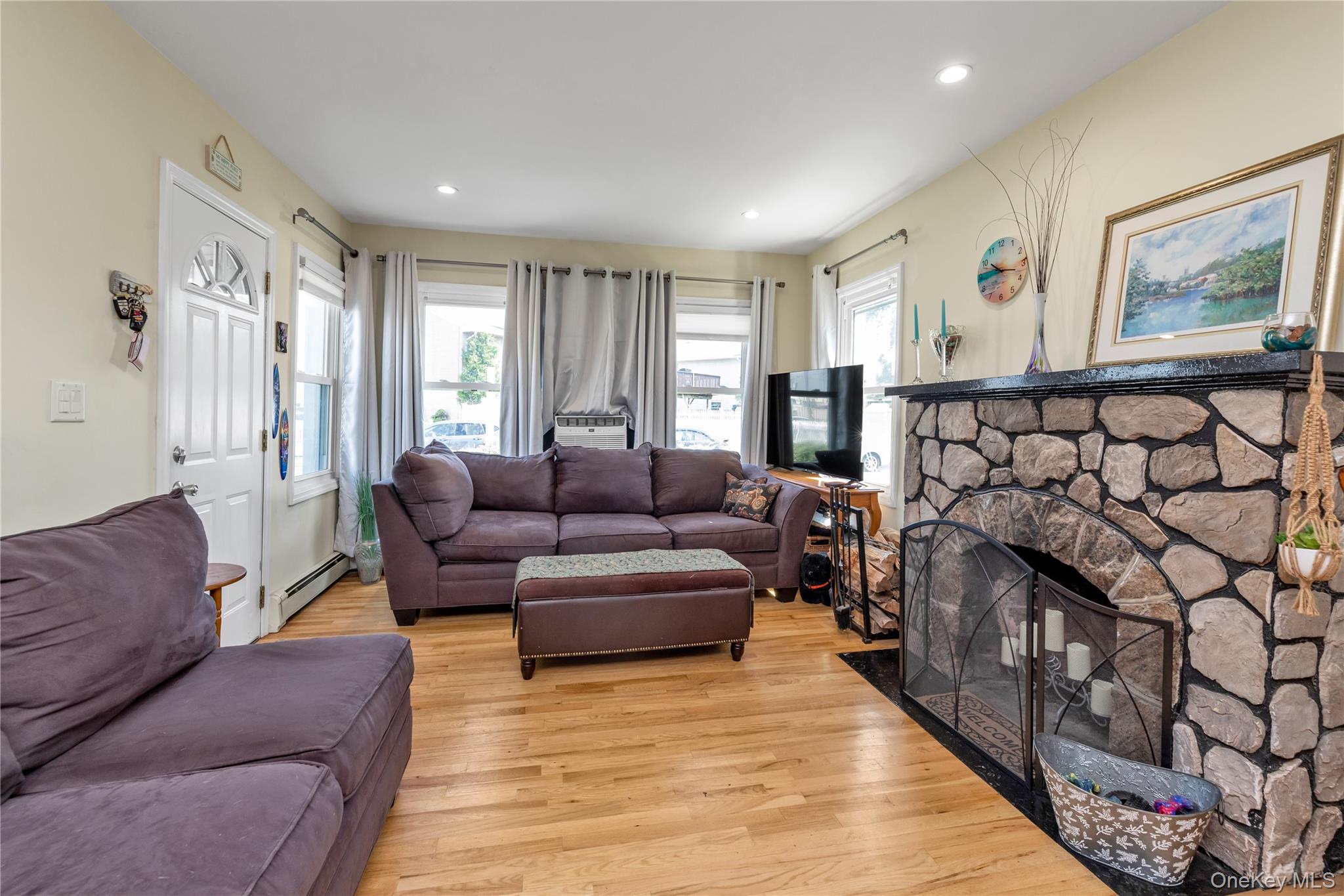 9 Hamilton Avenue, Island Park, NY 11558