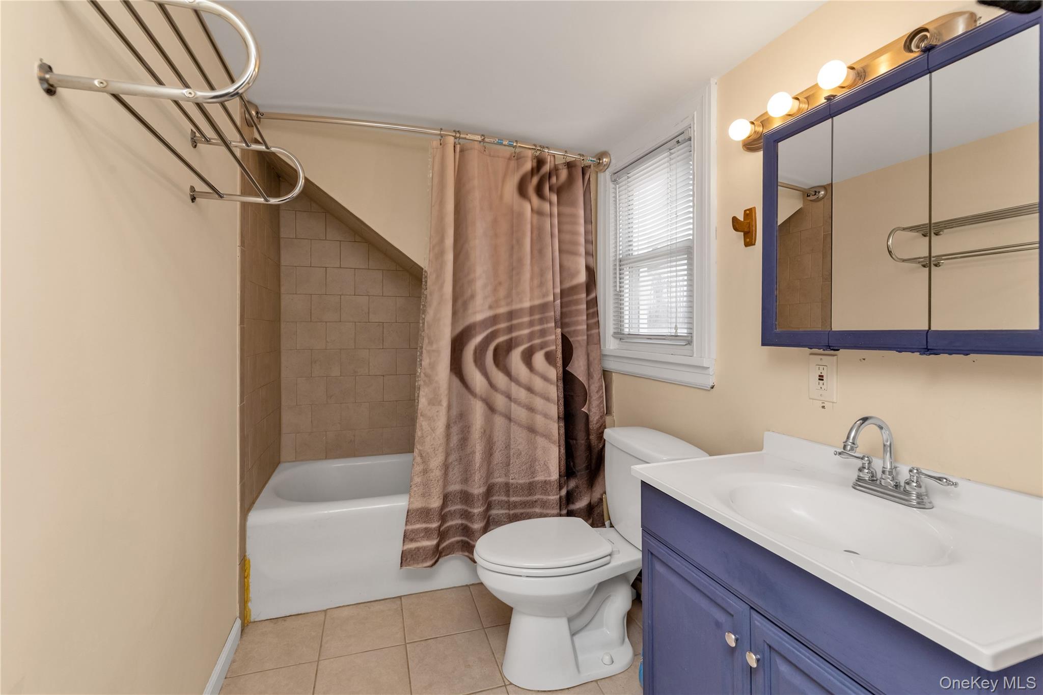 9 Hamilton Avenue, Island Park, NY 11558