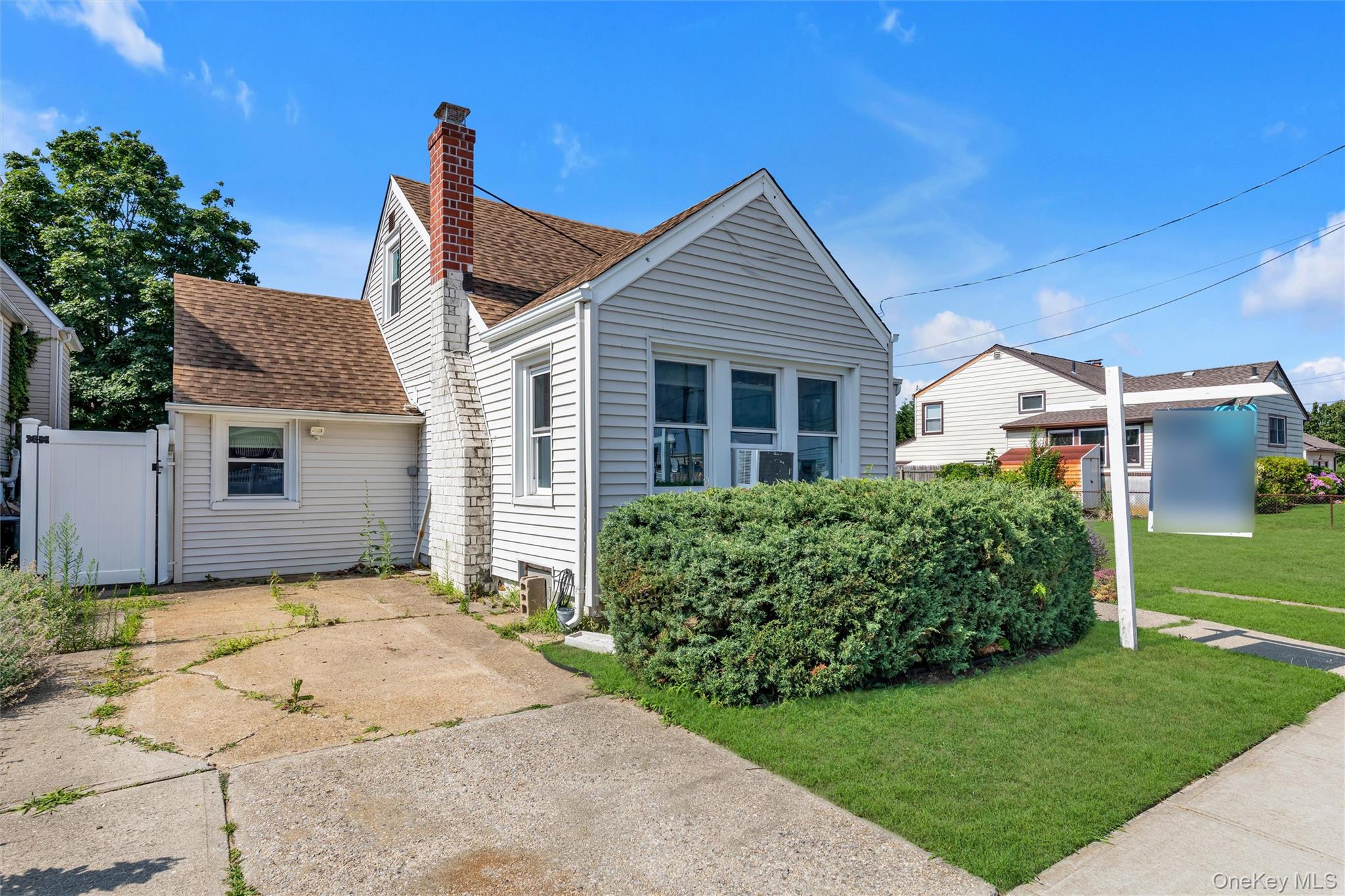 9 Hamilton Avenue, Island Park, NY 11558