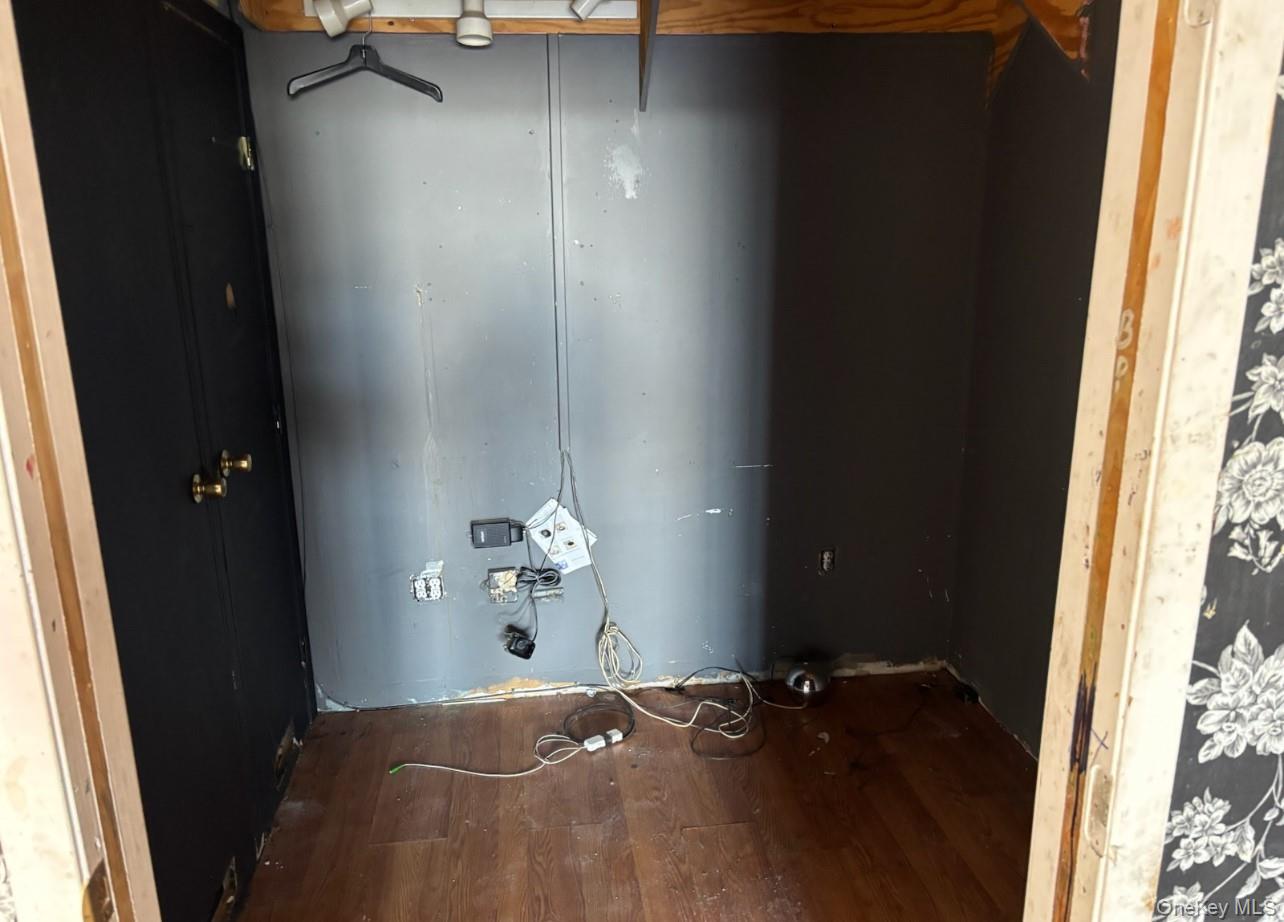 1 Stewart Place, Valley Stream, NY 11581