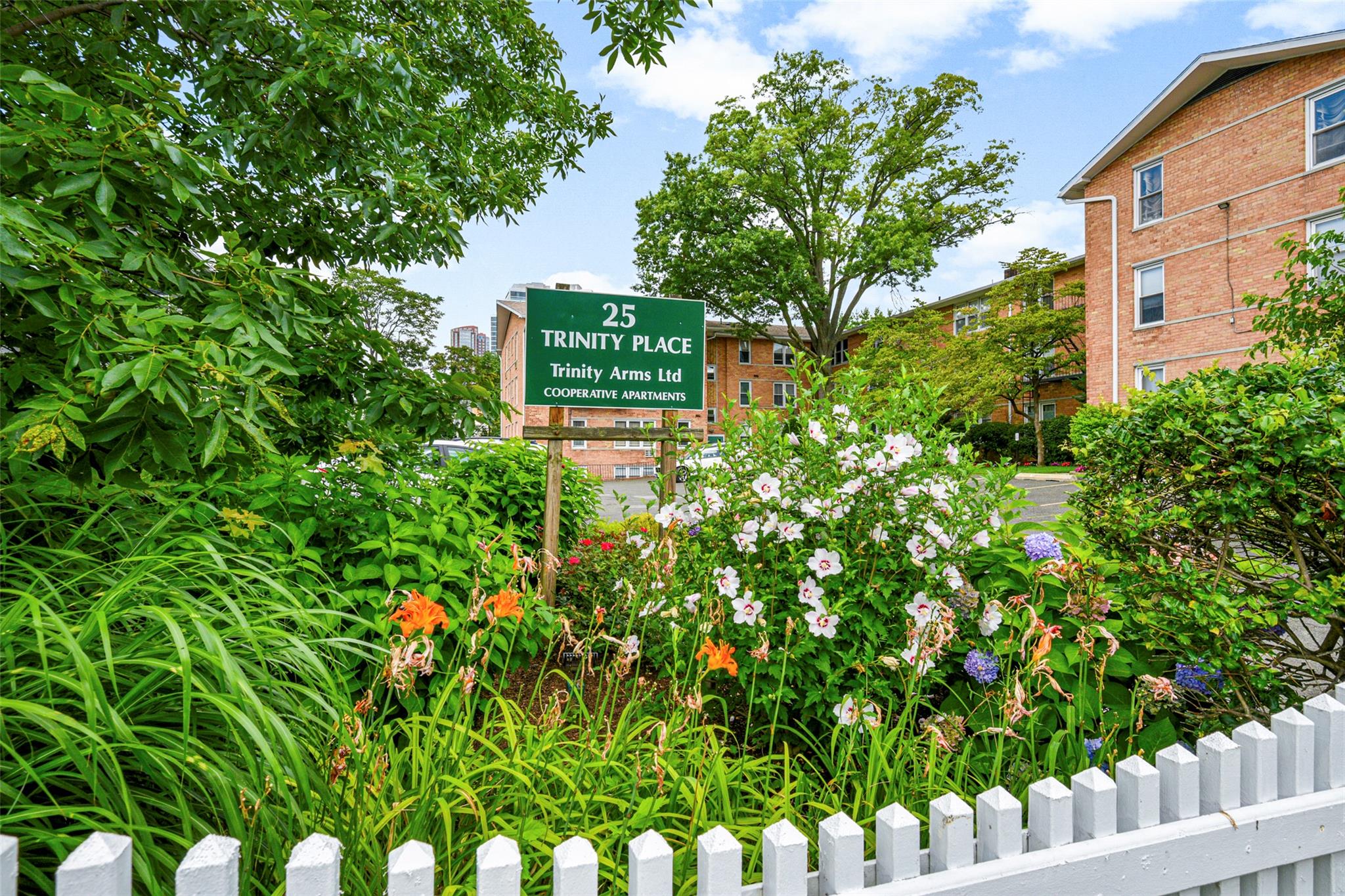 25 Trinity Place # 2E, New Rochelle, NY 10805