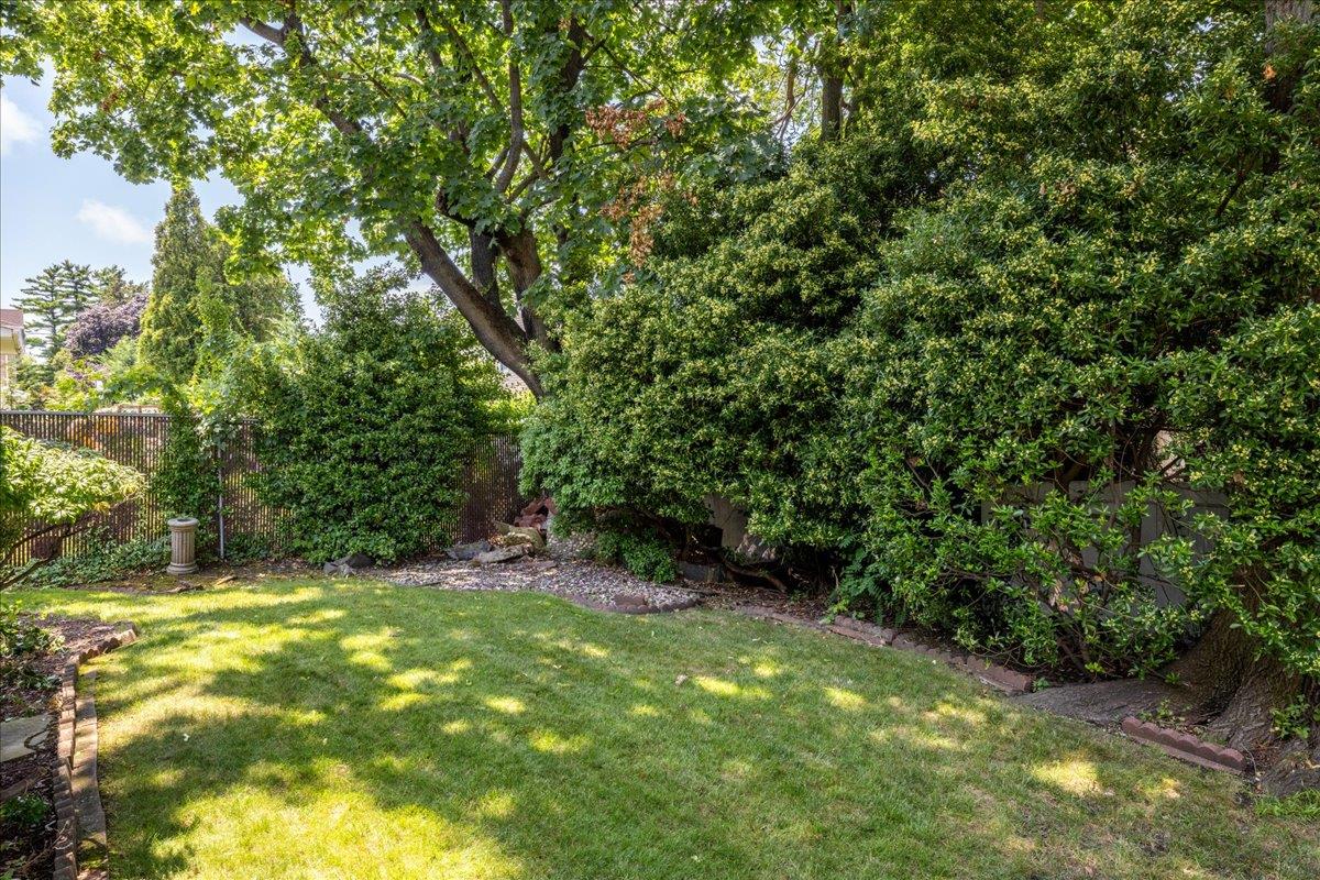 994 S End, Woodmere, NY 11598