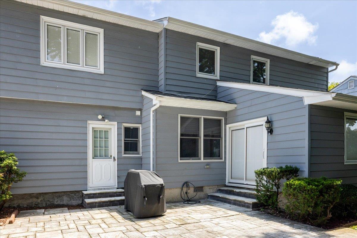 994 S End, Woodmere, NY 11598