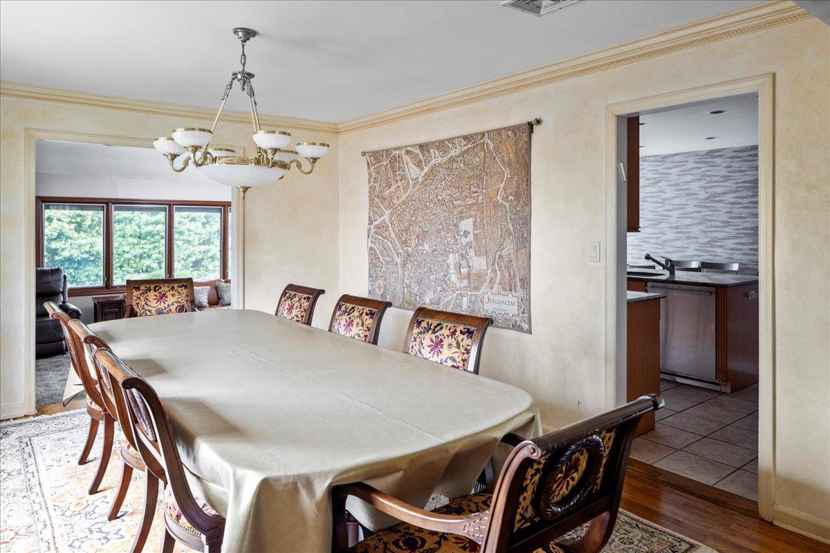 994 S End, Woodmere, NY 11598