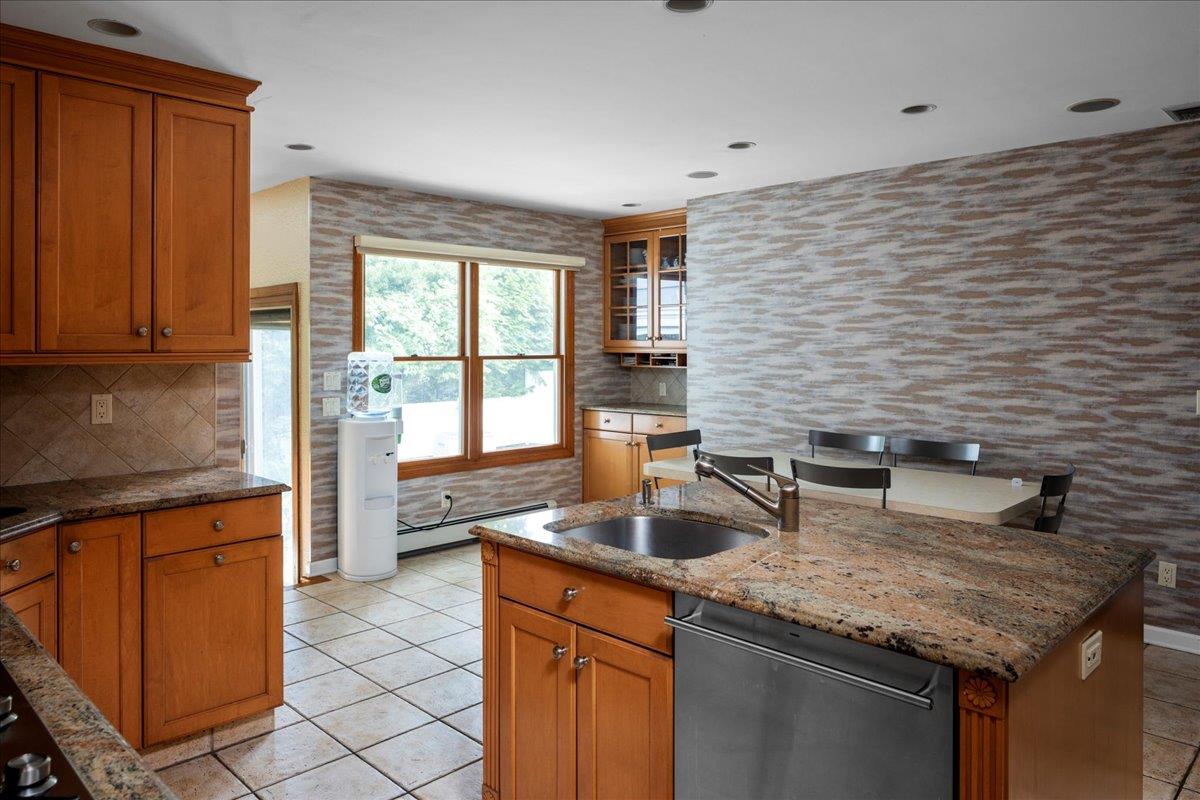 994 S End, Woodmere, NY 11598