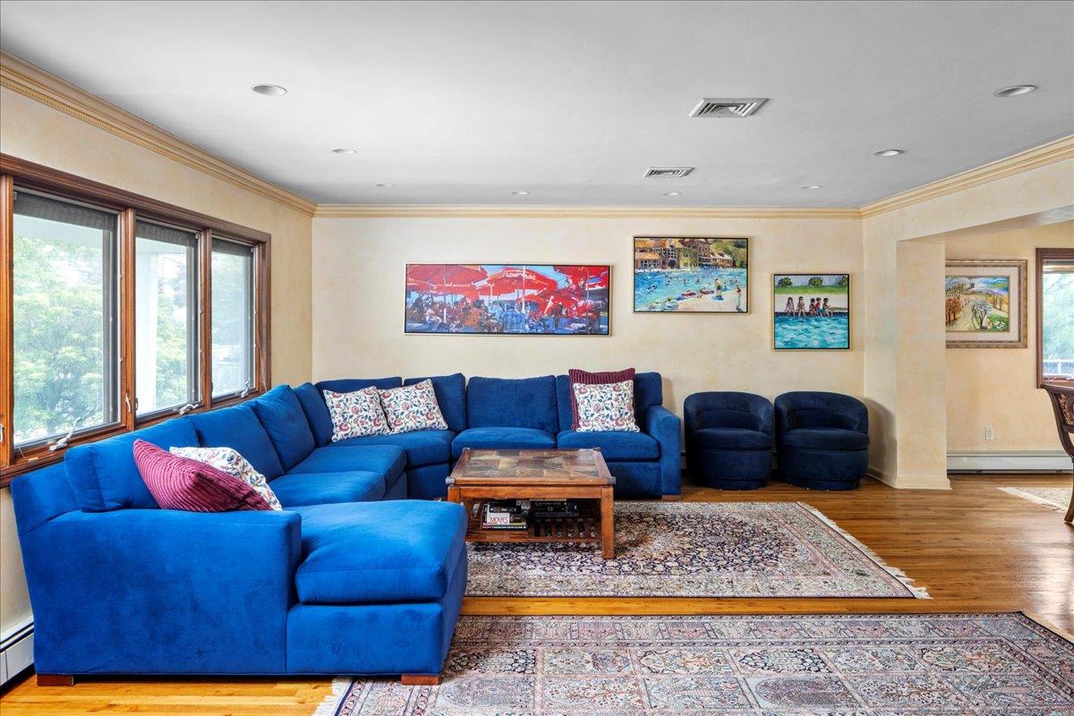 994 S End, Woodmere, NY 11598