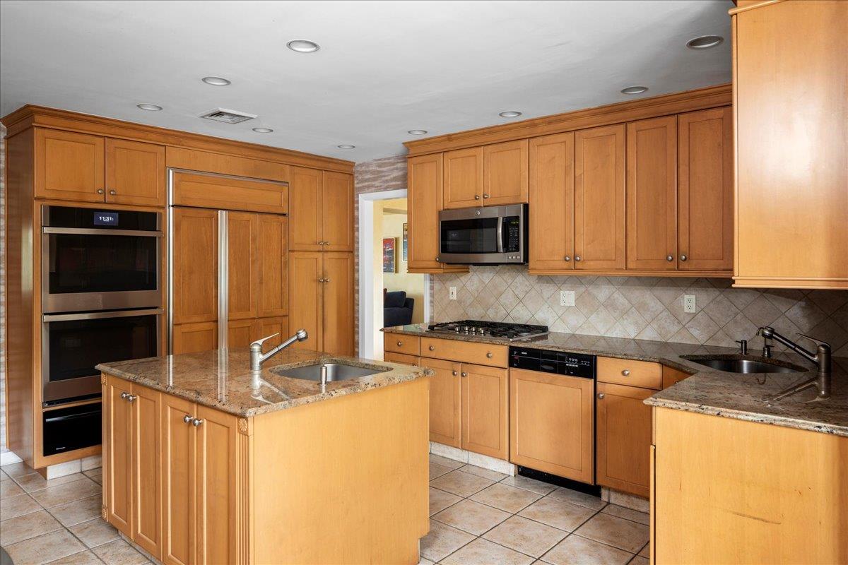 994 S End, Woodmere, NY 11598