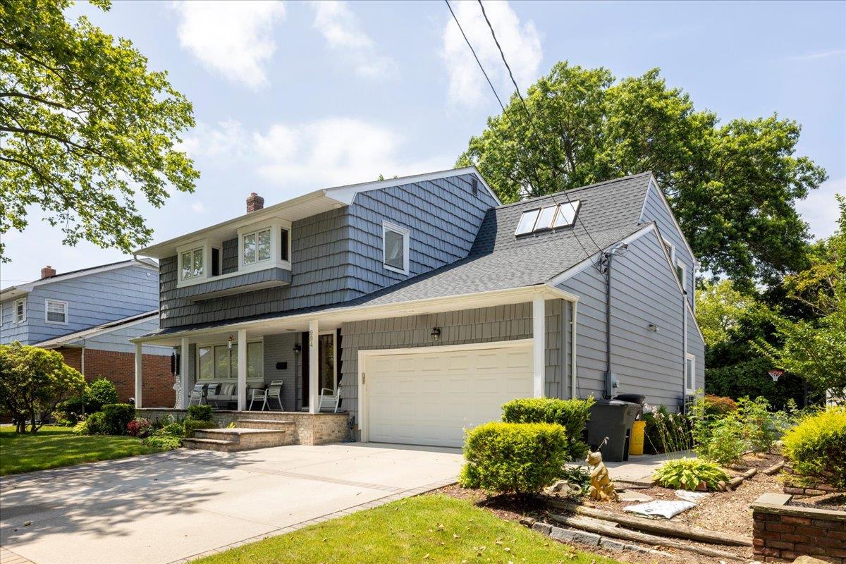 994 S End, Woodmere, NY 11598
